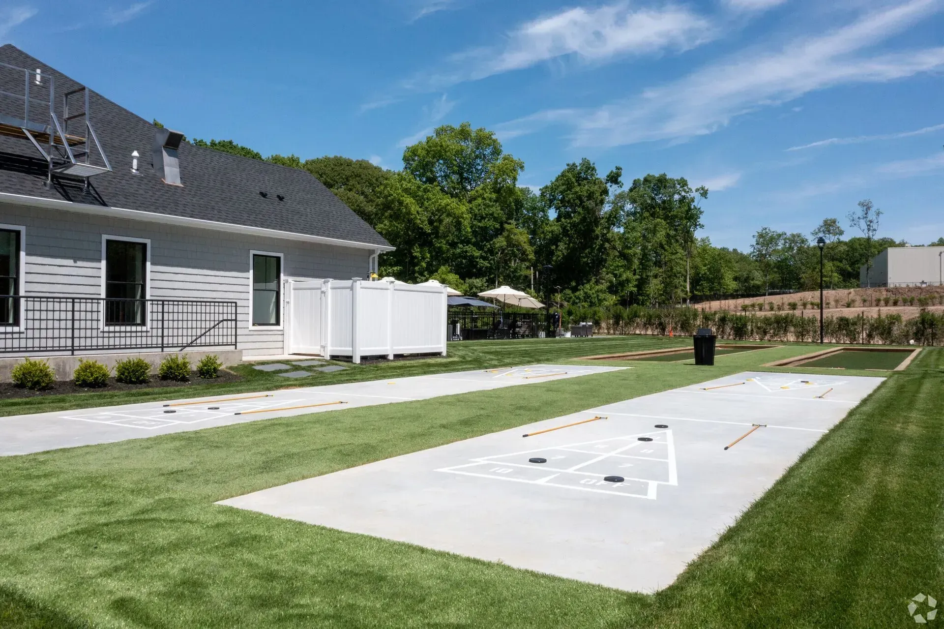 Shuffle board
