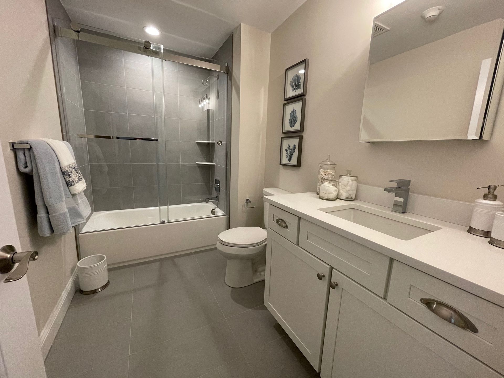 The Stony Brook- Bathroom with bath tub
