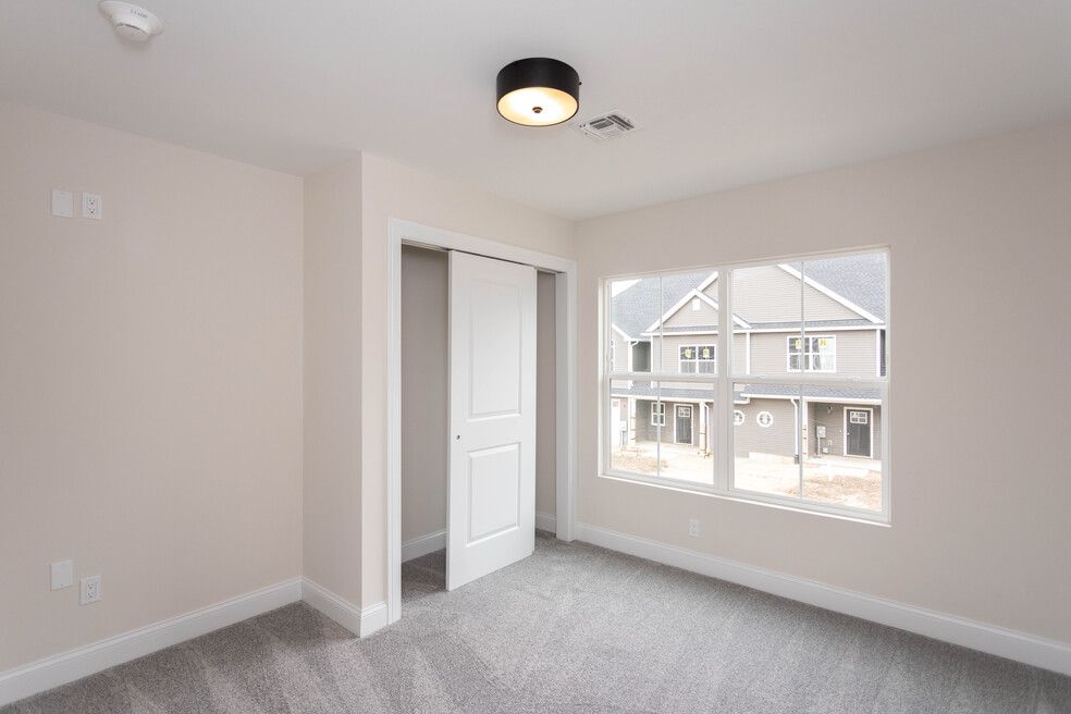 The Stony Brook-Unfurnished bedroom and closet