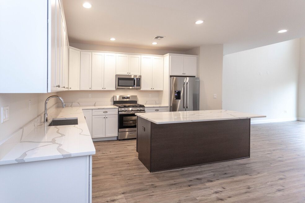 The Stony Brook- Kitchen with appliances