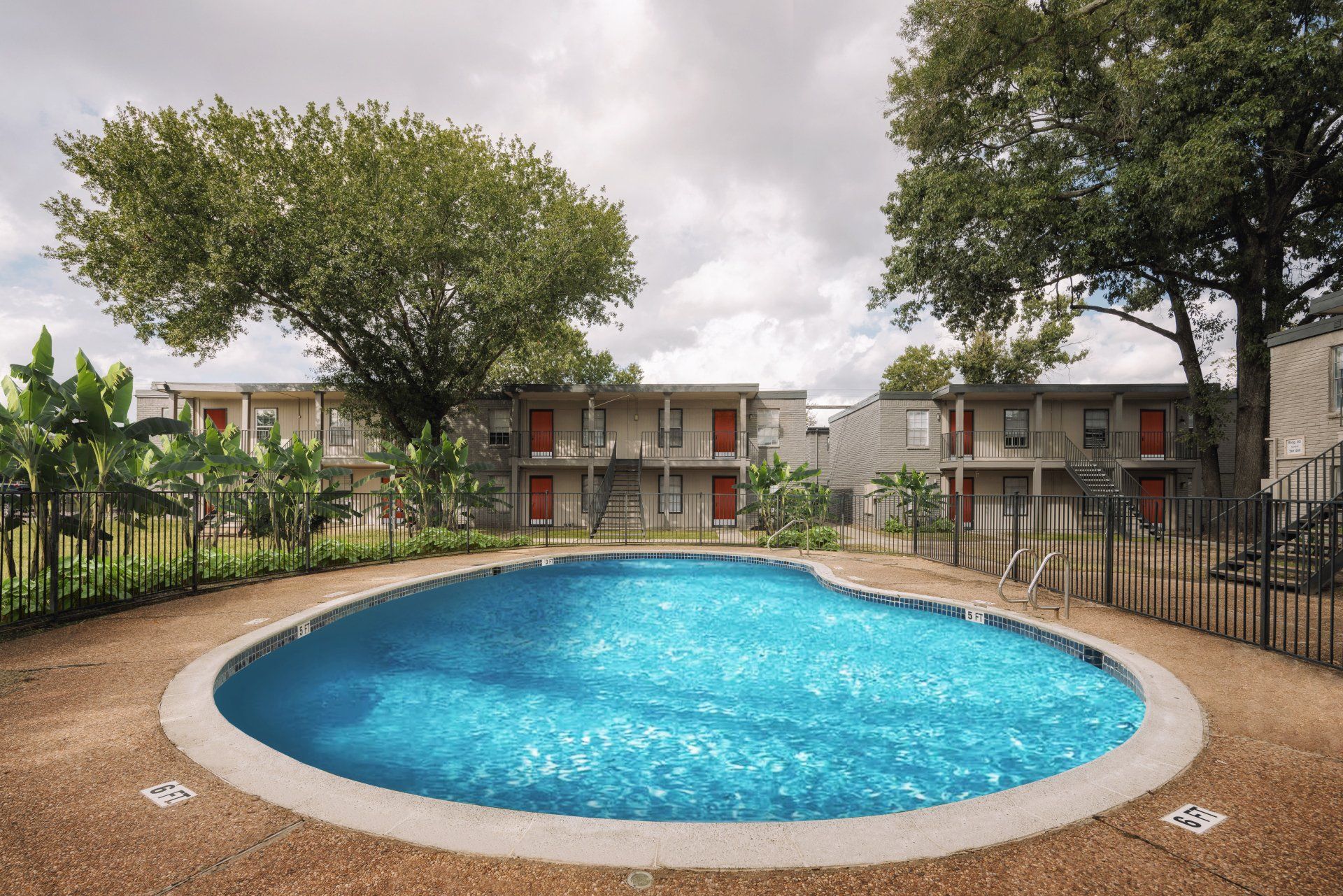 Comfortable apartments in Houston with a vibrant pool area at Gia Memorial.
