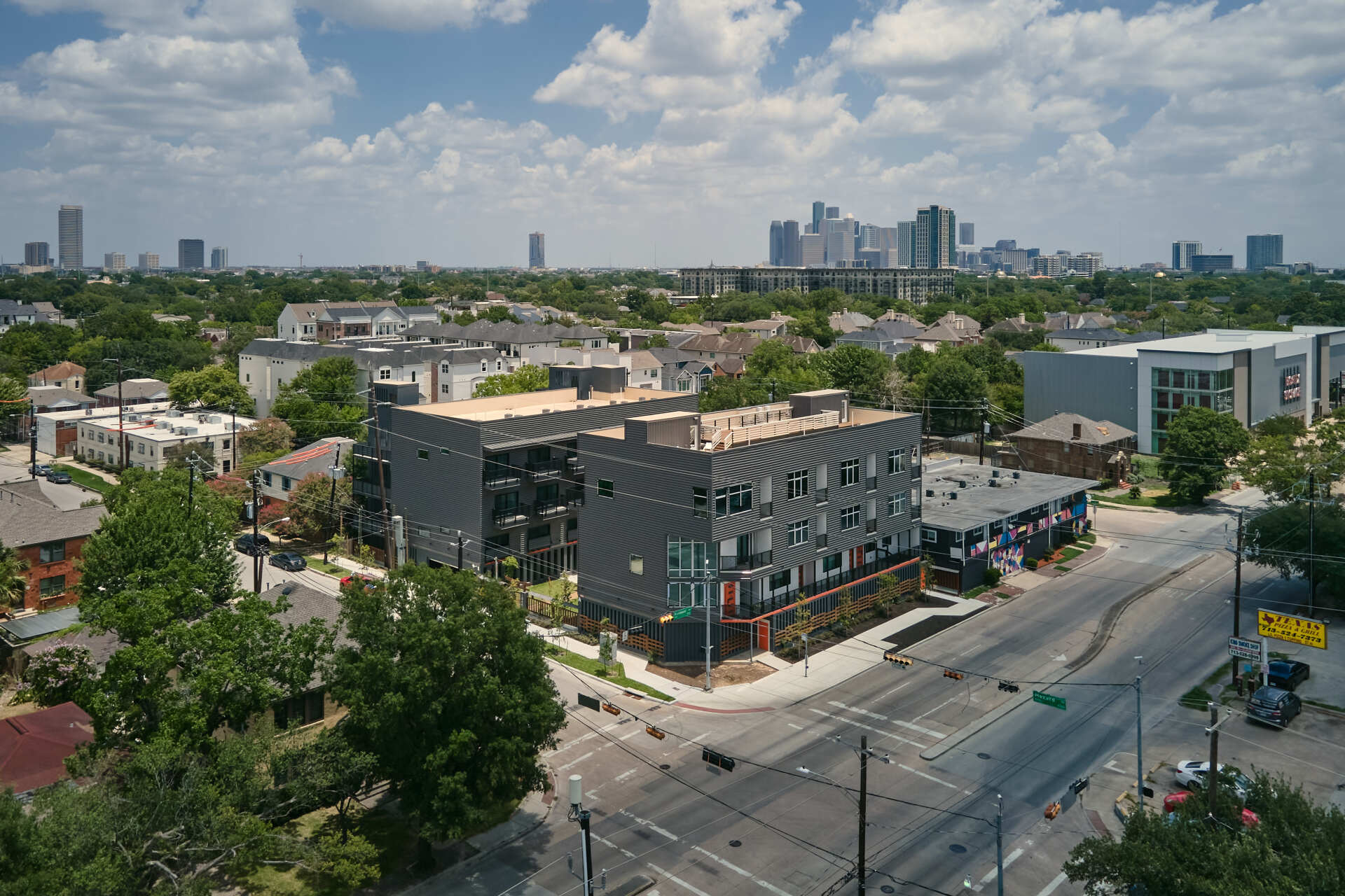 Enjoy stunning cityscape views of the Houston skyline when you choose one of our modern Houston, TX apartments for rent.