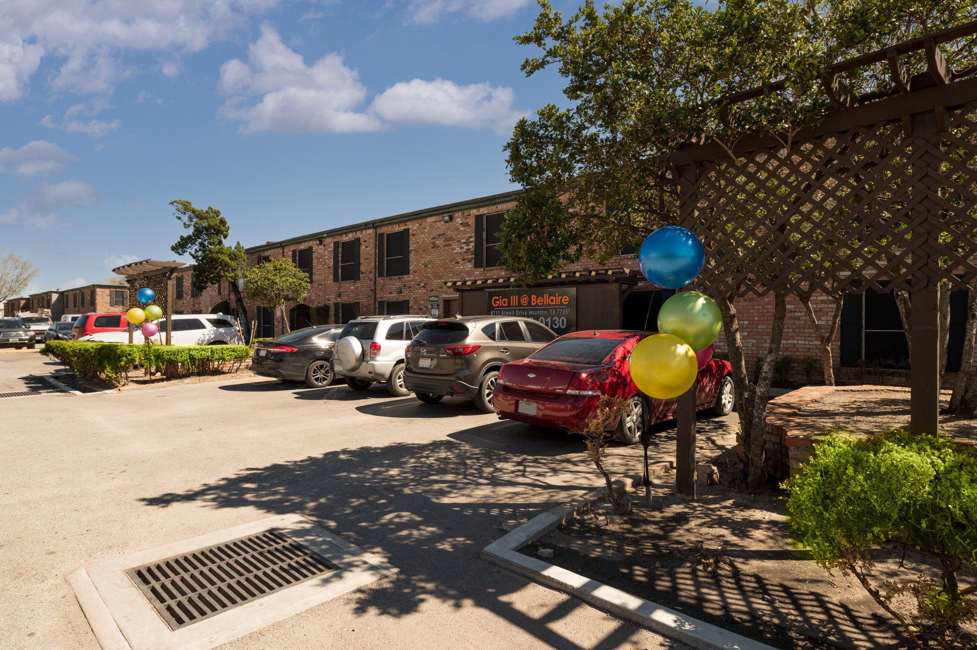 Brick exterior and resident parking at Gia III Bellaire, desirable apartments in Bellaire Houston.