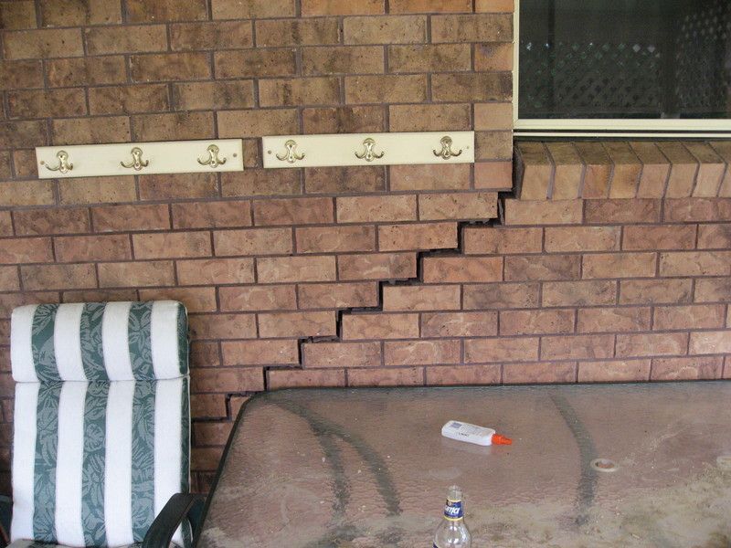 Damage Bricks Exterior Building — Edwards & Froud Building Services Pty Ltd in West Tamworth, NSW