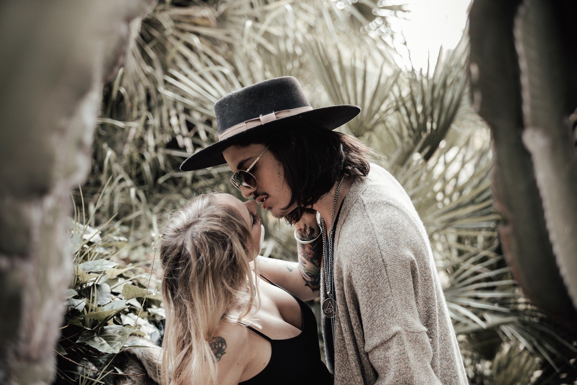 Reportage autentico per matrimoni intimi ed elopement. Fotografia naturale, discreta e senza pose.