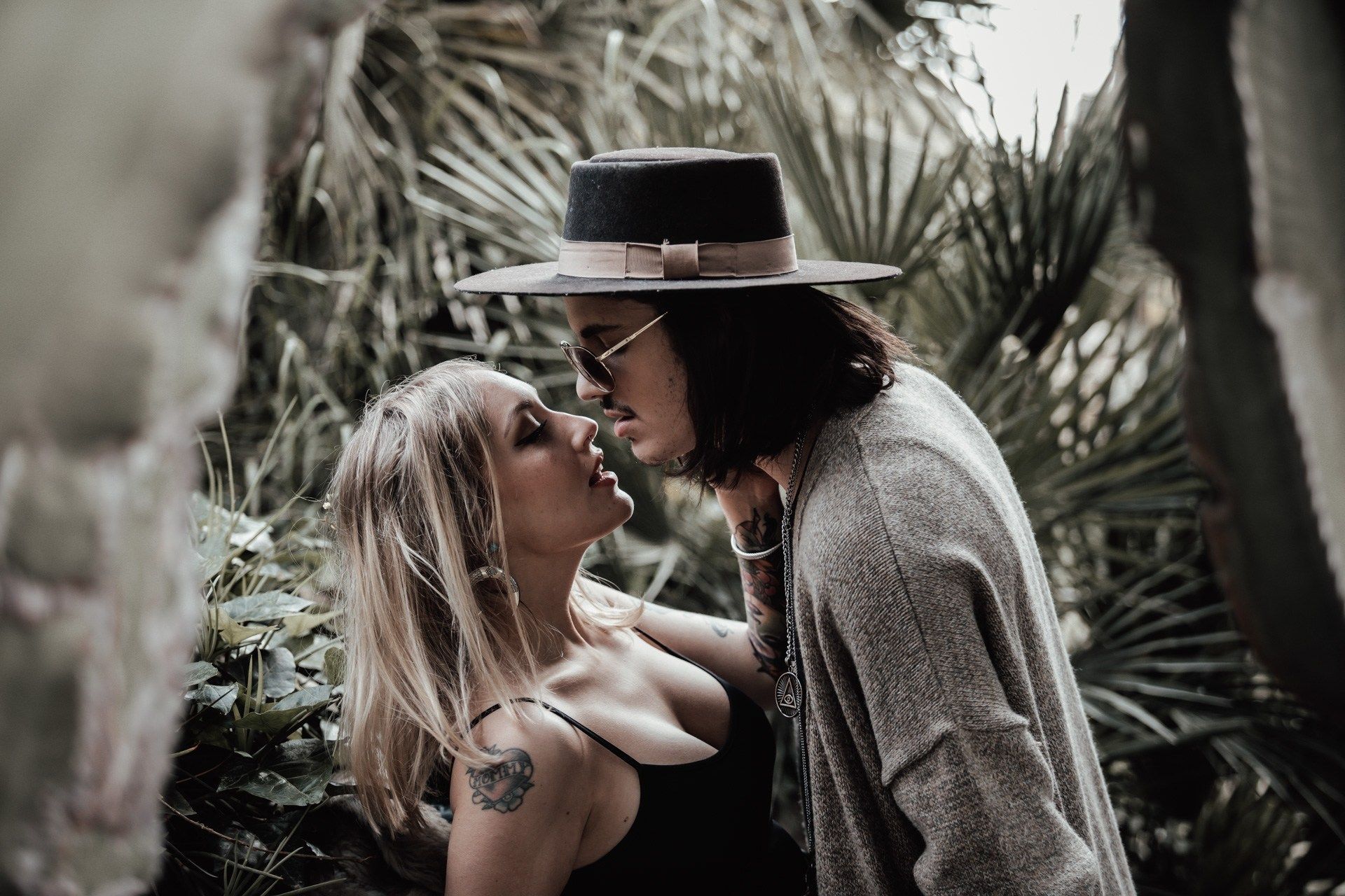 Reportage autentico per matrimoni intimi ed elopement. Fotografia naturale, discreta e senza pose.