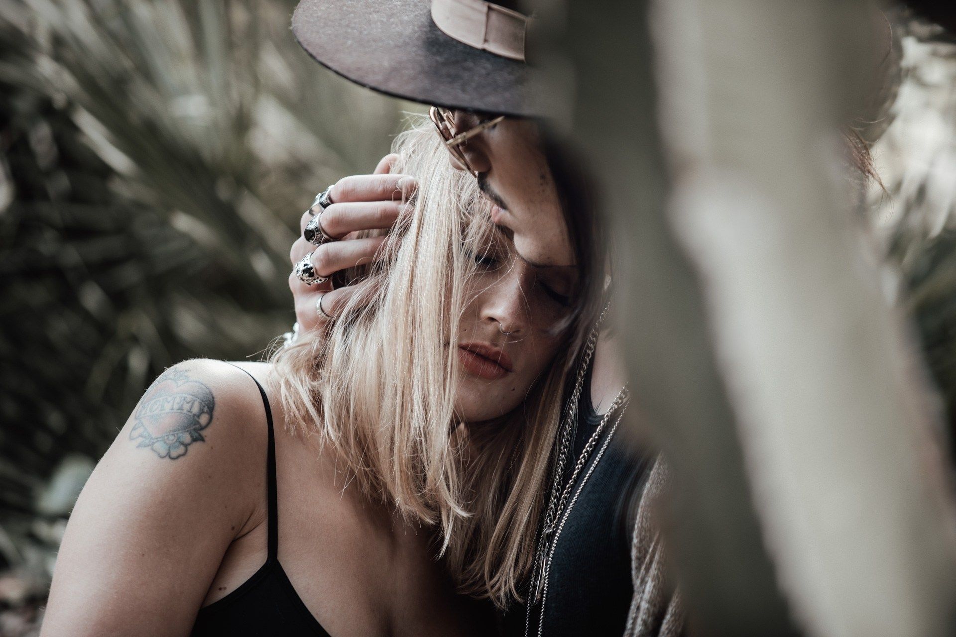 Reportage autentico per matrimoni intimi ed elopement. Fotografia naturale, discreta e senza pose.