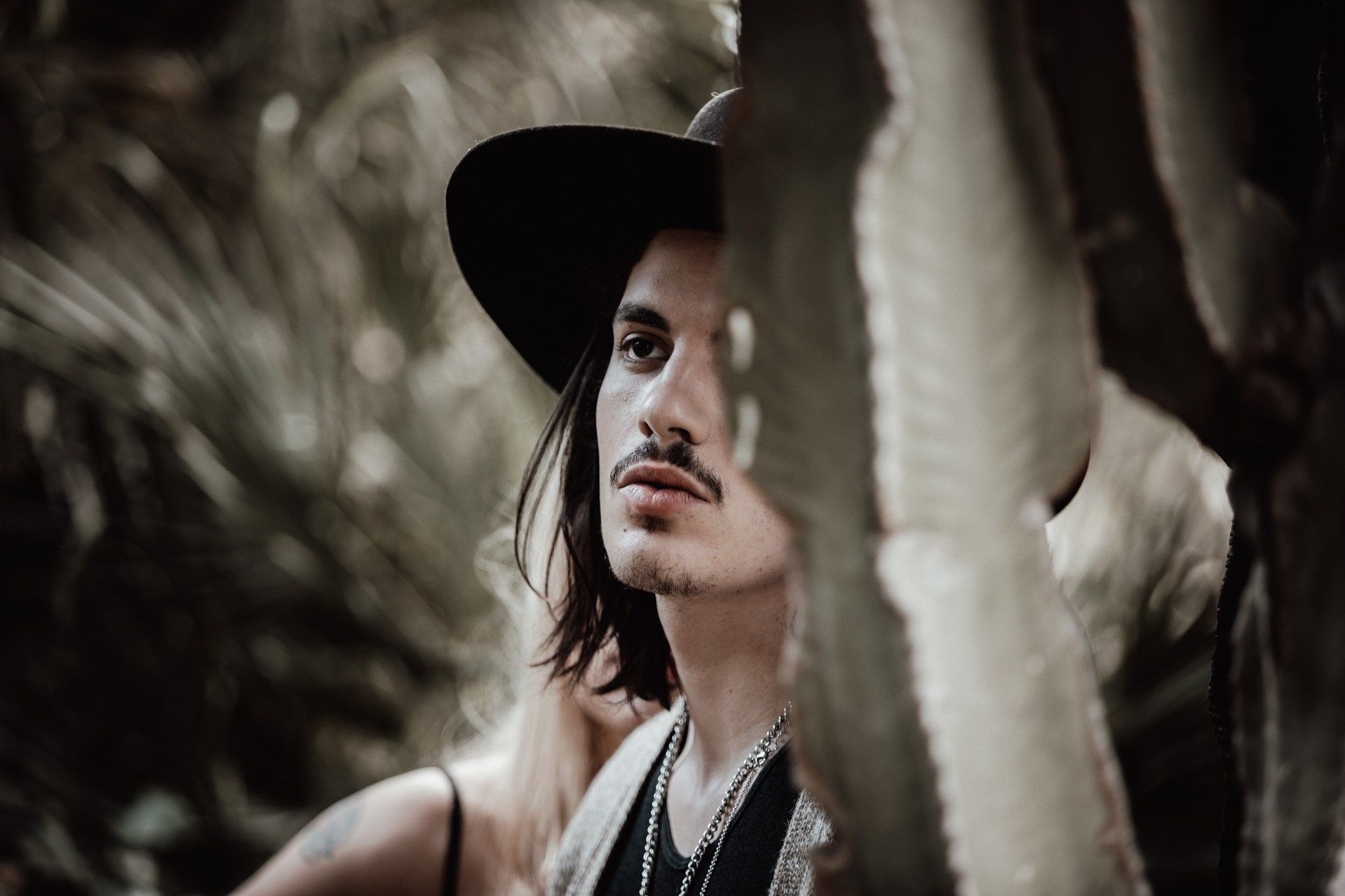 Reportage autentico per matrimoni intimi ed elopement. Fotografia naturale, discreta e senza pose.