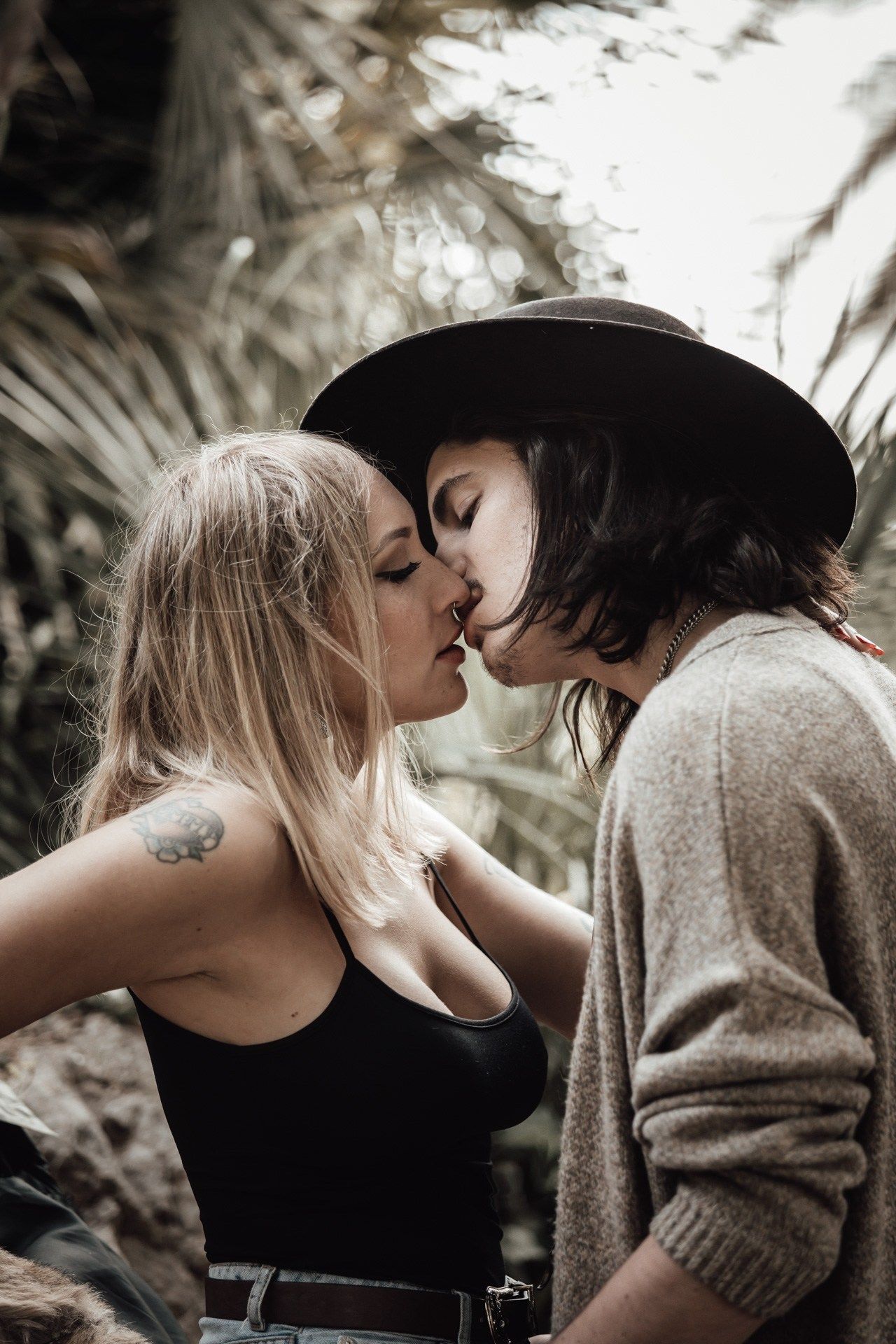 Reportage autentico per matrimoni intimi ed elopement. Fotografia naturale, discreta e senza pose.