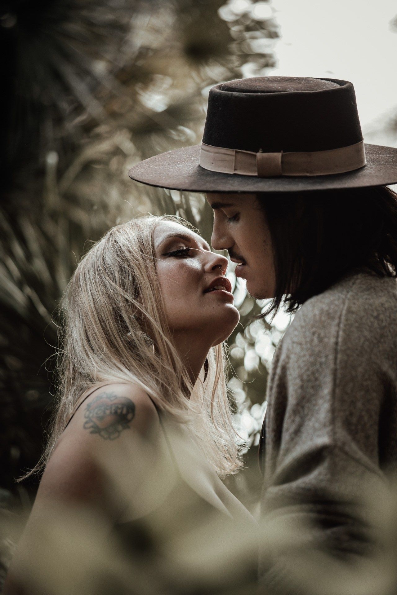 Reportage autentico per matrimoni intimi ed elopement. Fotografia naturale, discreta e senza pose.