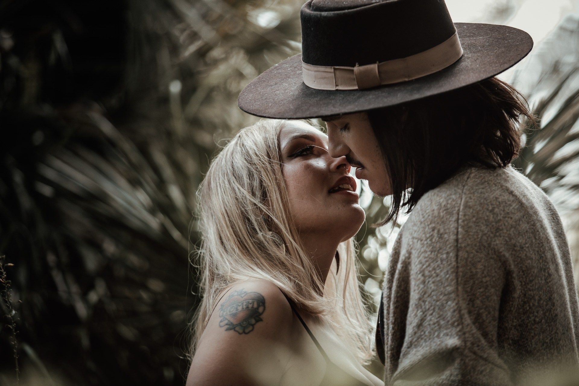 Reportage autentico per matrimoni intimi ed elopement. Fotografia naturale, discreta e senza pose.