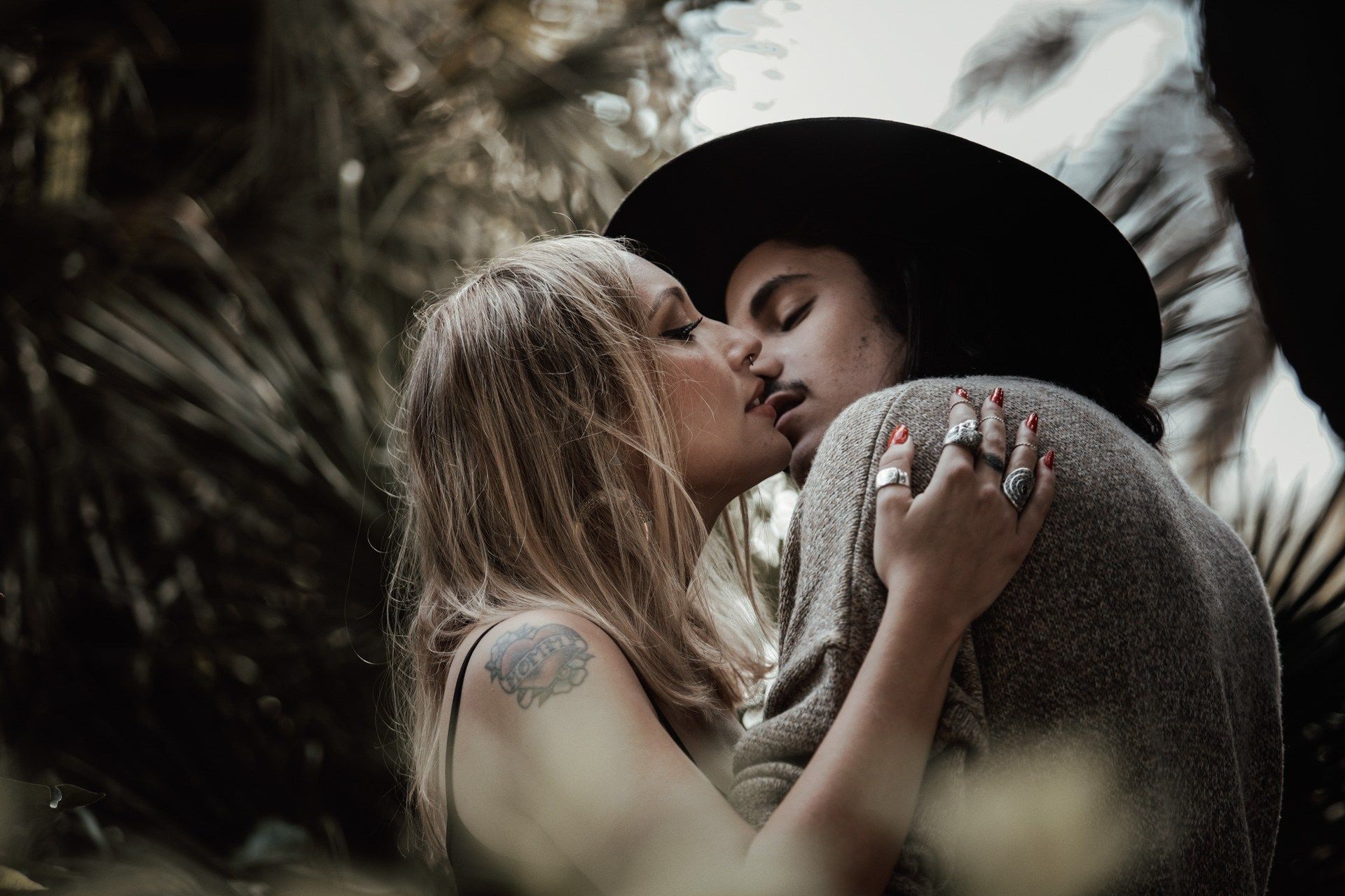 Reportage autentico per matrimoni intimi ed elopement. Fotografia naturale, discreta e senza pose.