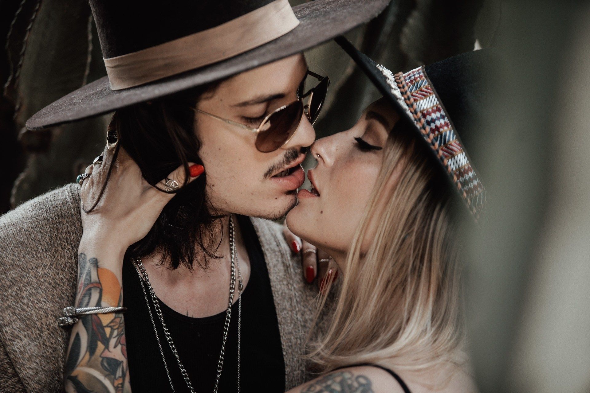 Reportage autentico per matrimoni intimi ed elopement. Fotografia naturale, discreta e senza pose.