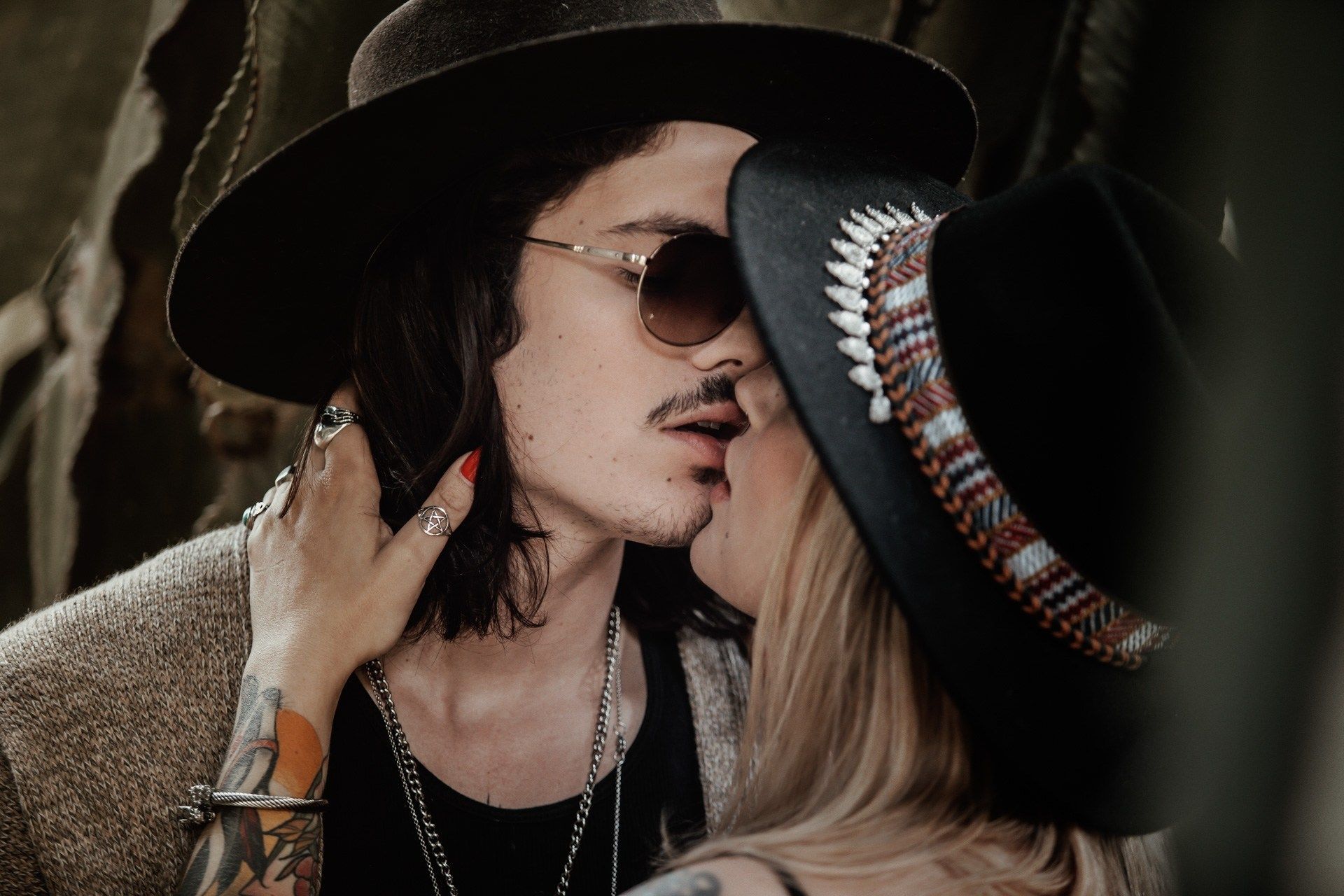 Reportage autentico per matrimoni intimi ed elopement. Fotografia naturale, discreta e senza pose.