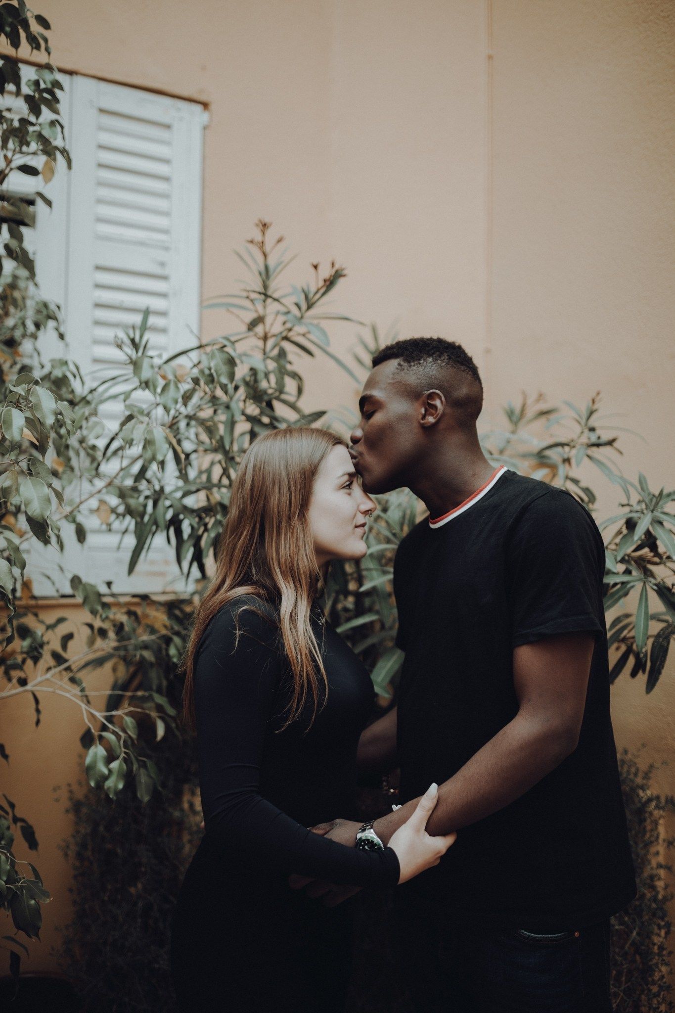 Reportage autentico per matrimoni intimi ed elopement. Fotografia naturale, discreta e senza pose.