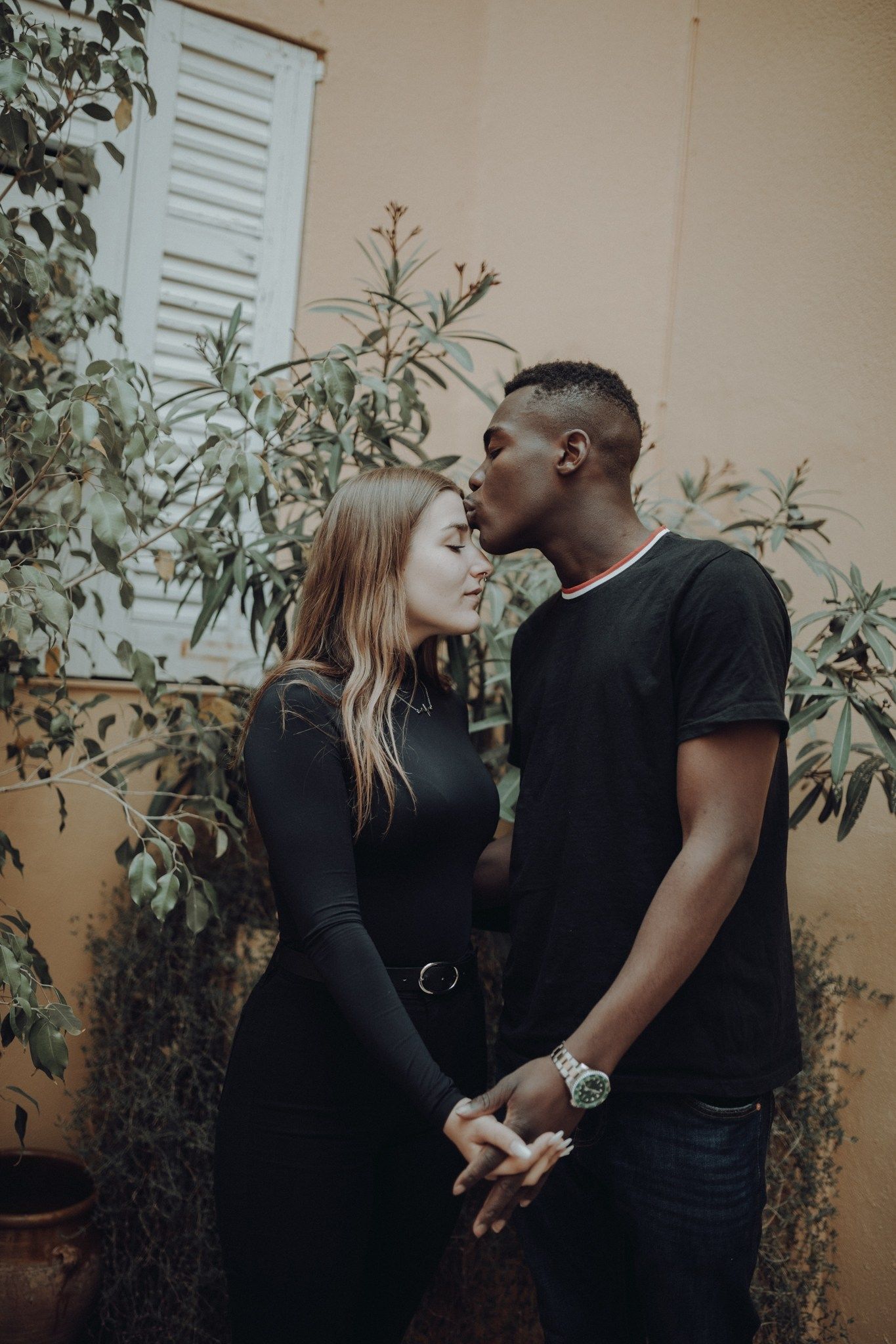 Reportage autentico per matrimoni intimi ed elopement. Fotografia naturale, discreta e senza pose.