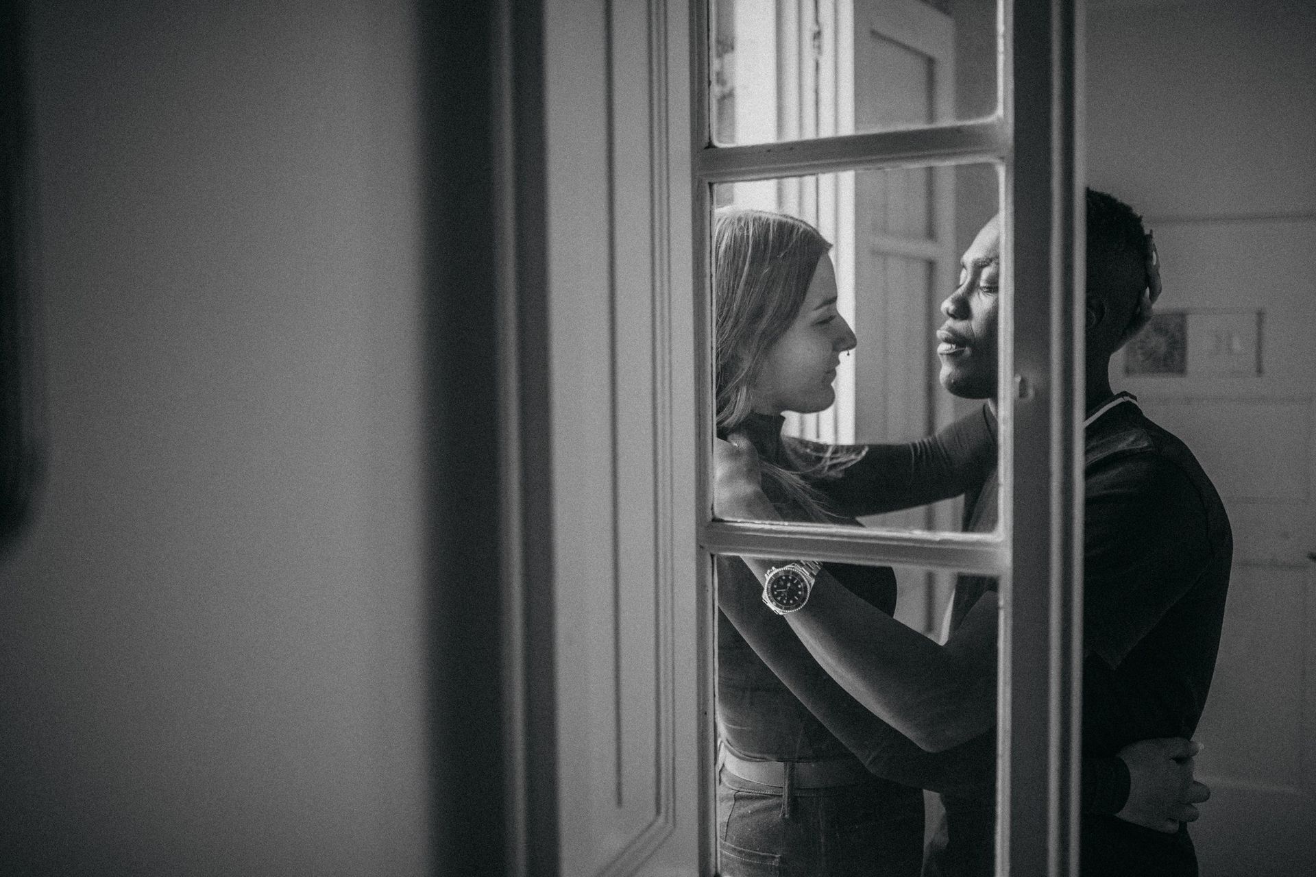 Reportage autentico per matrimoni intimi ed elopement. Fotografia naturale, discreta e senza pose.