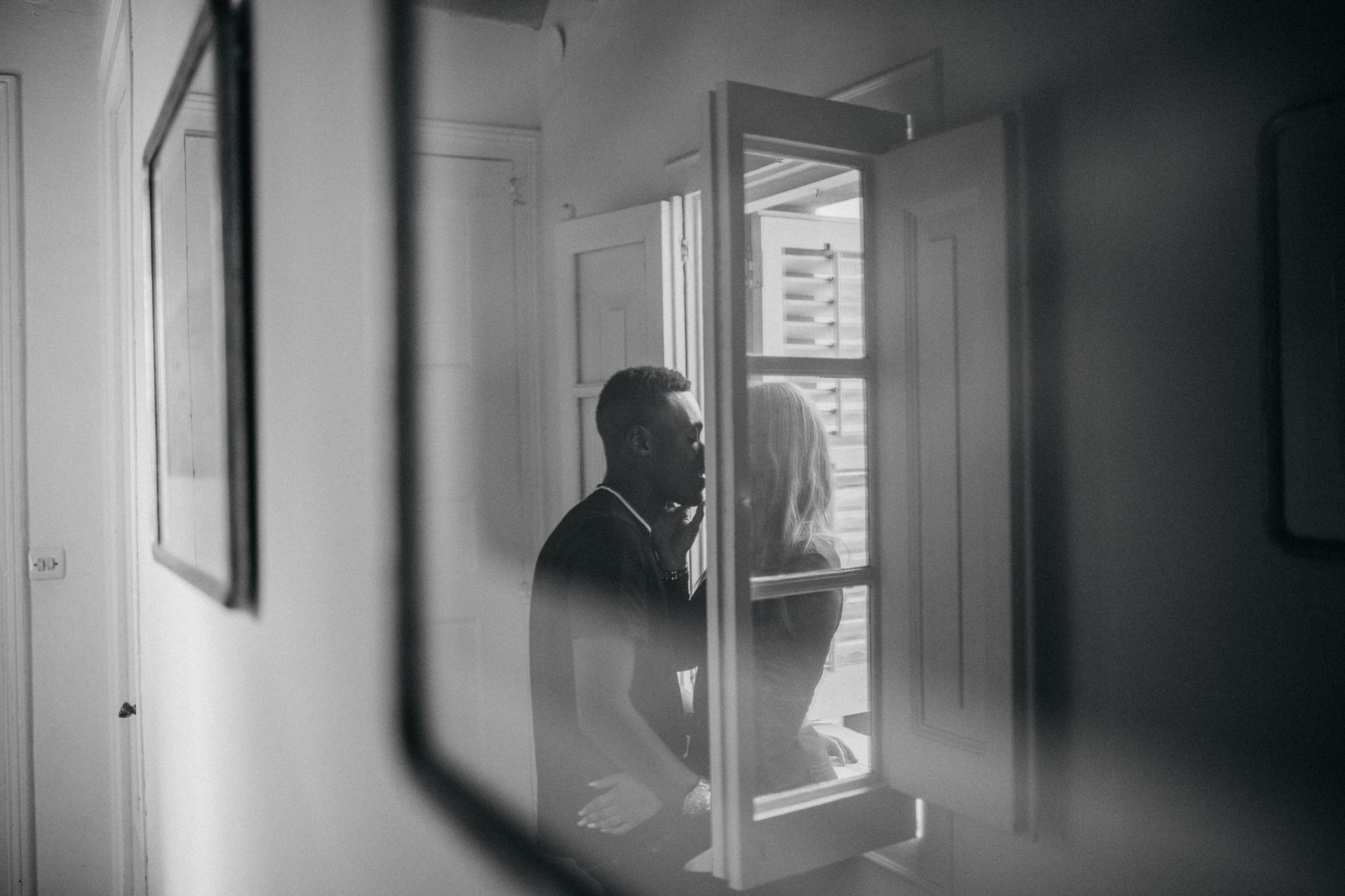 Reportage autentico per matrimoni intimi ed elopement. Fotografia naturale, discreta e senza pose.