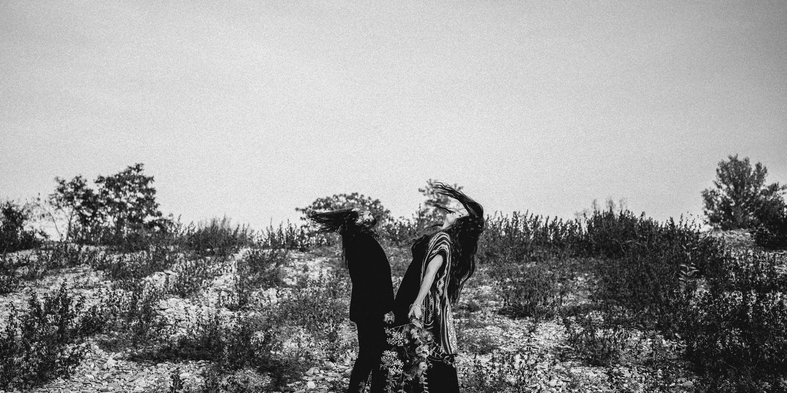 Reportage autentico per matrimoni intimi ed elopement. Fotografia naturale, discreta e senza pose.