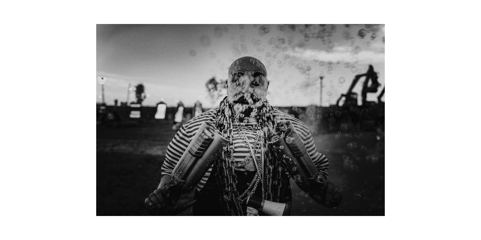 Racconti visivi di strada e quotidianità. Fotografia che osserva, ascolta e restituisce emozioni vere.