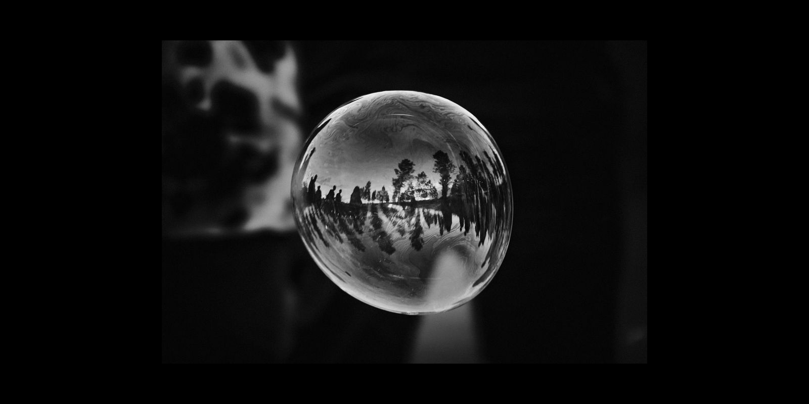 Racconti visivi di strada e quotidianità. Fotografia che osserva, ascolta e restituisce emozioni vere.