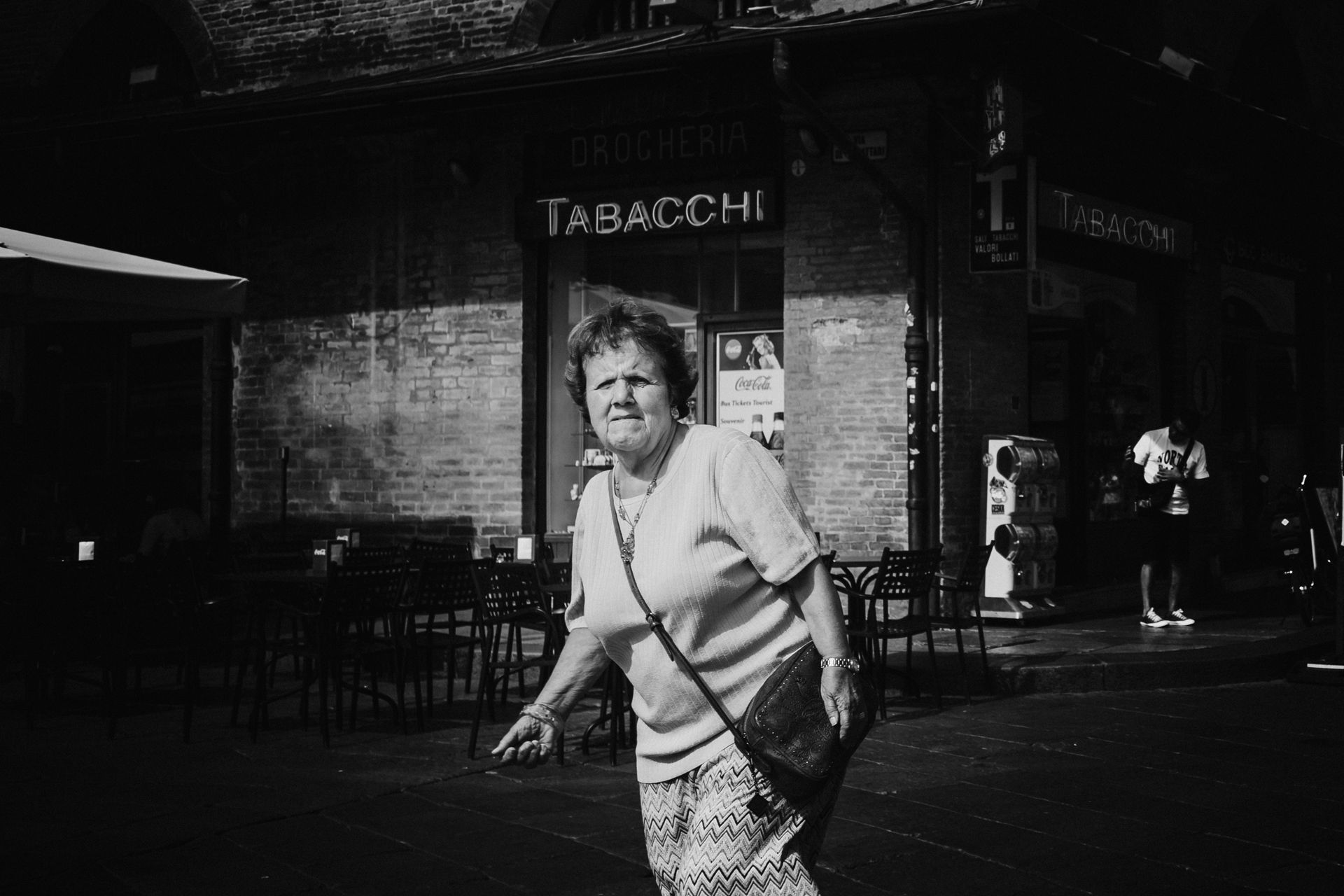 Racconti visivi di strada e quotidianità. Fotografia che osserva, ascolta e restituisce emozioni vere.
