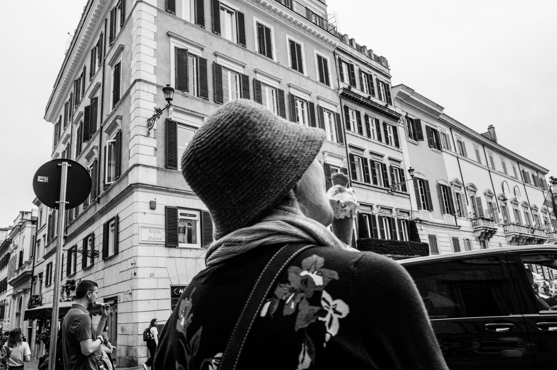 Racconti visivi di strada e quotidianità. Fotografia che osserva, ascolta e restituisce emozioni vere.