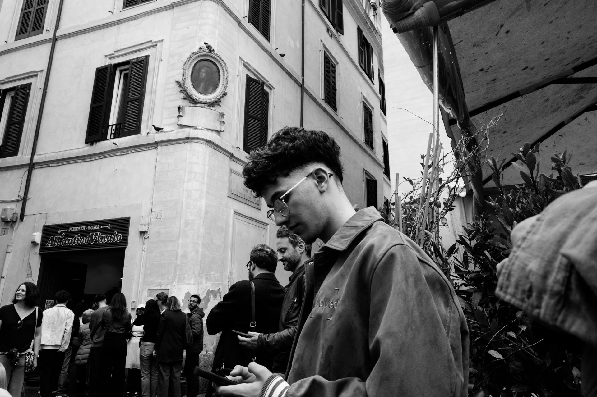 Racconti visivi di strada e quotidianità. Fotografia che osserva, ascolta e restituisce emozioni vere.