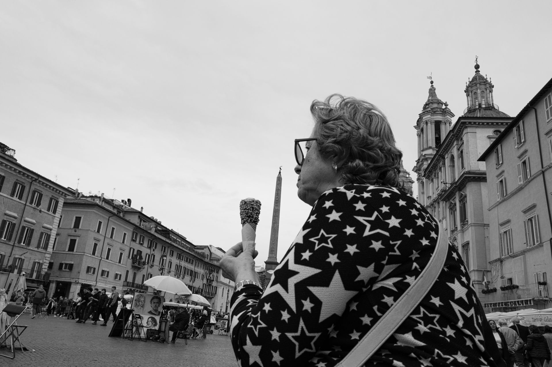 Racconti visivi di strada e quotidianità. Fotografia che osserva, ascolta e restituisce emozioni vere.