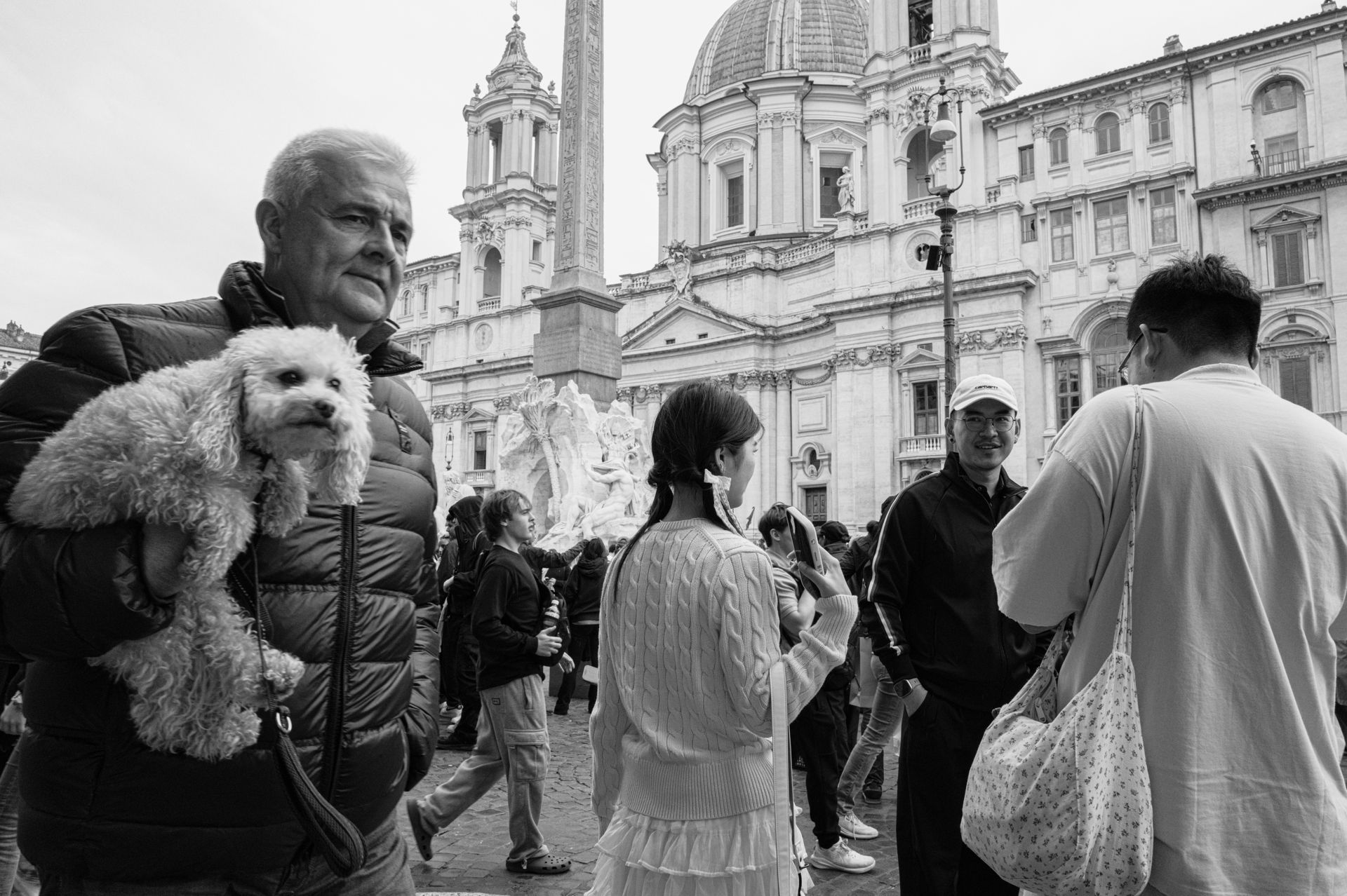 Racconti visivi di strada e quotidianità. Fotografia che osserva, ascolta e restituisce emozioni vere.