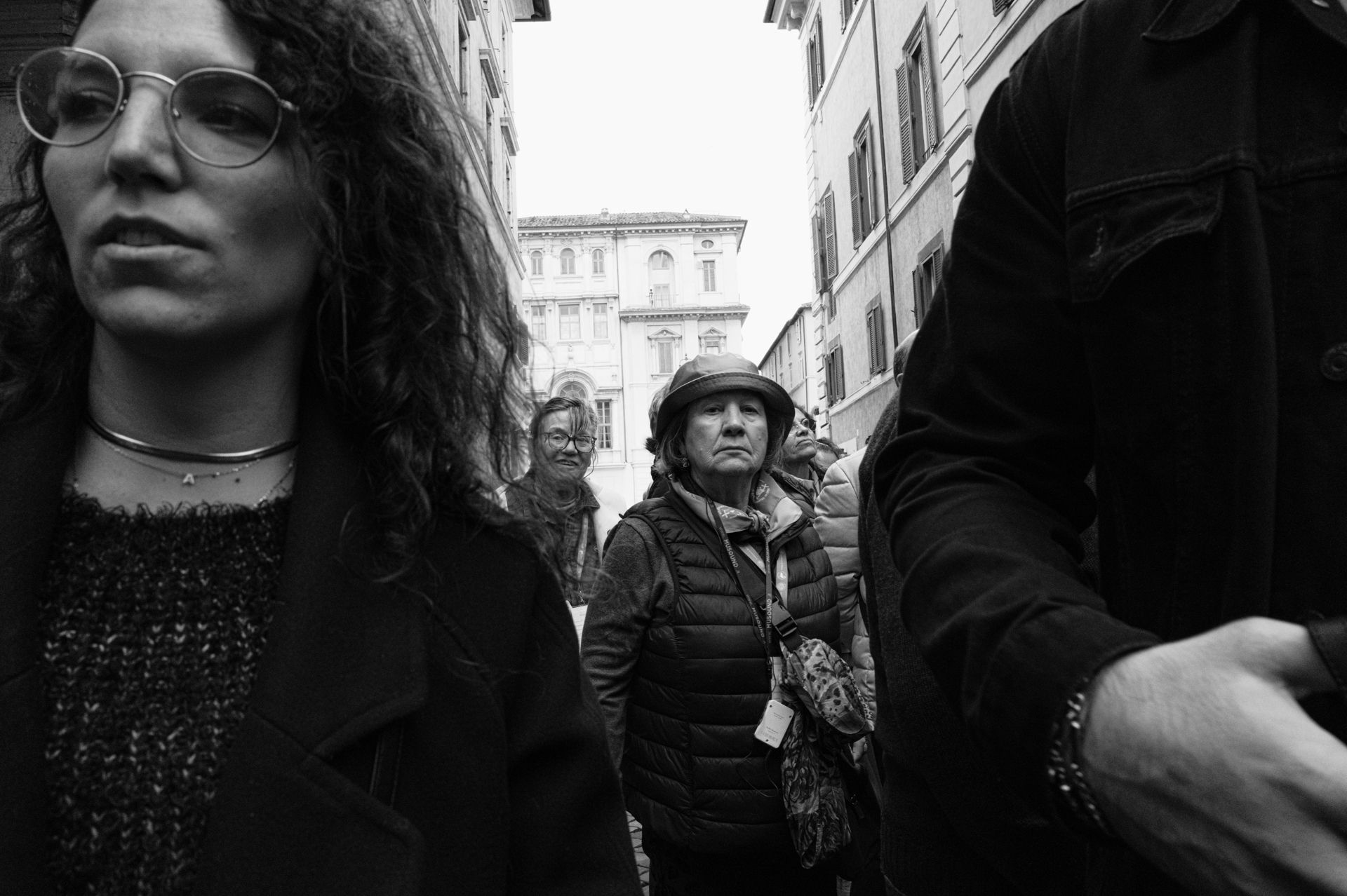 Racconti visivi di strada e quotidianità. Fotografia che osserva, ascolta e restituisce emozioni vere.