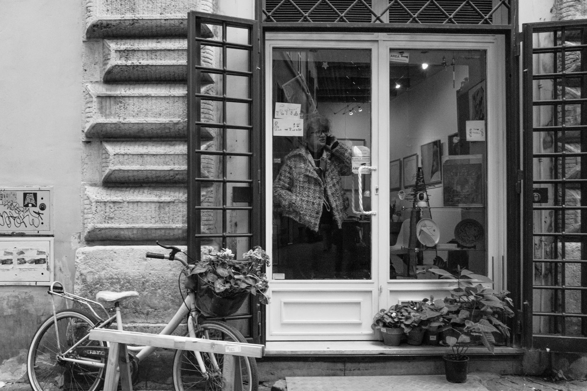 Racconti visivi di strada e quotidianità. Fotografia che osserva, ascolta e restituisce emozioni vere.