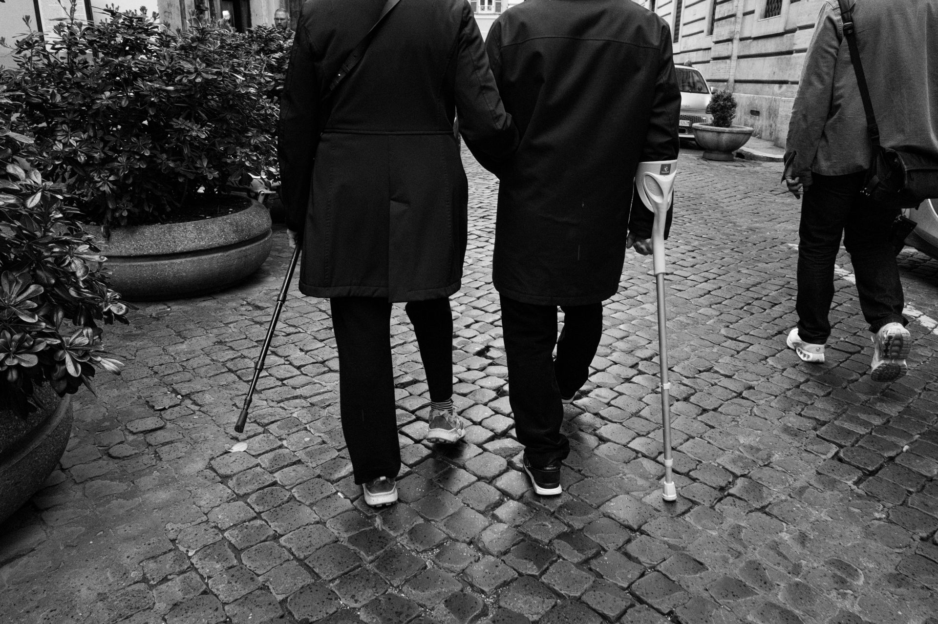 Racconti visivi di strada e quotidianità. Fotografia che osserva, ascolta e restituisce emozioni vere.