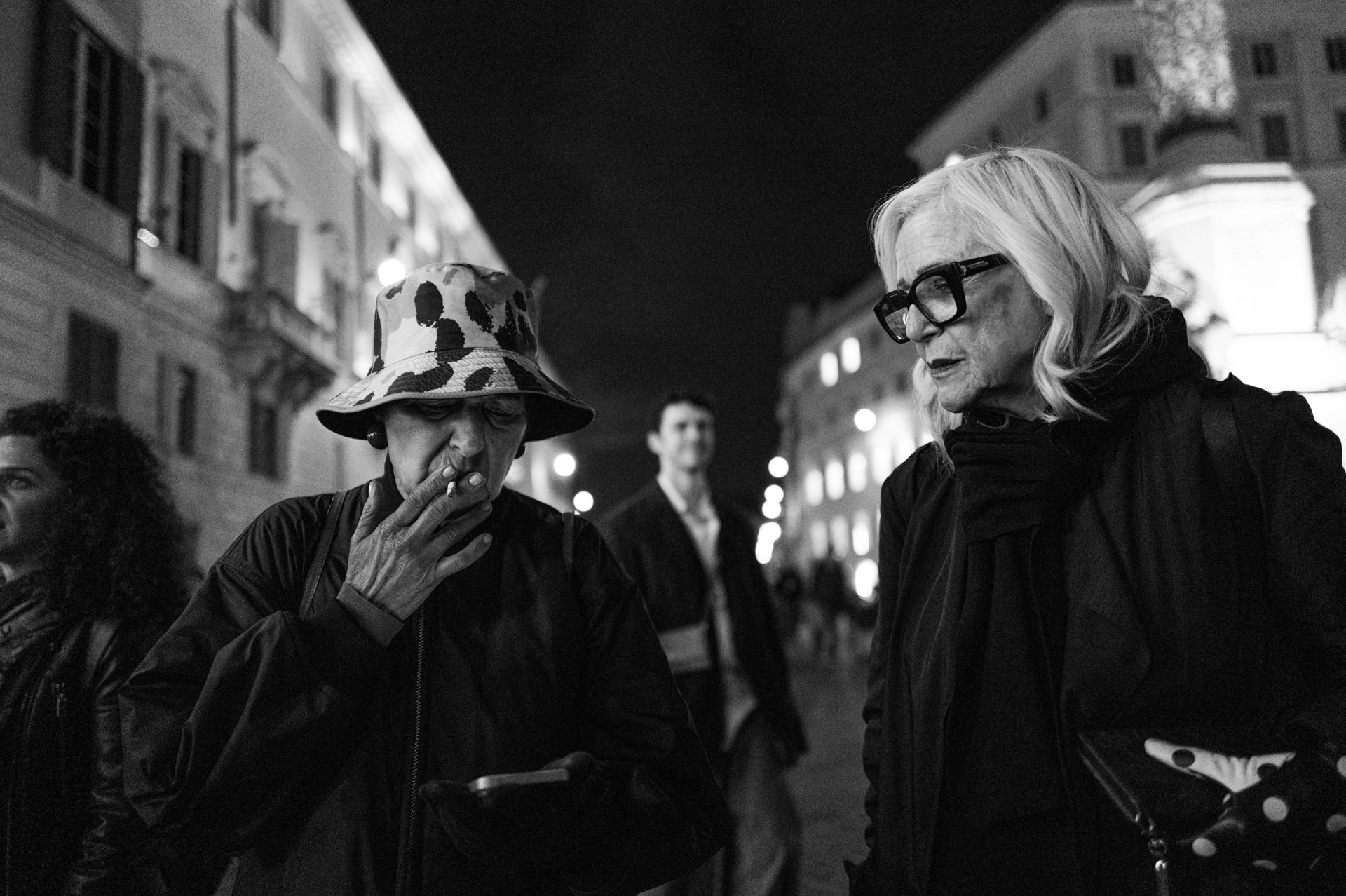 Racconti visivi di strada e quotidianità. Fotografia che osserva, ascolta e restituisce emozioni vere.