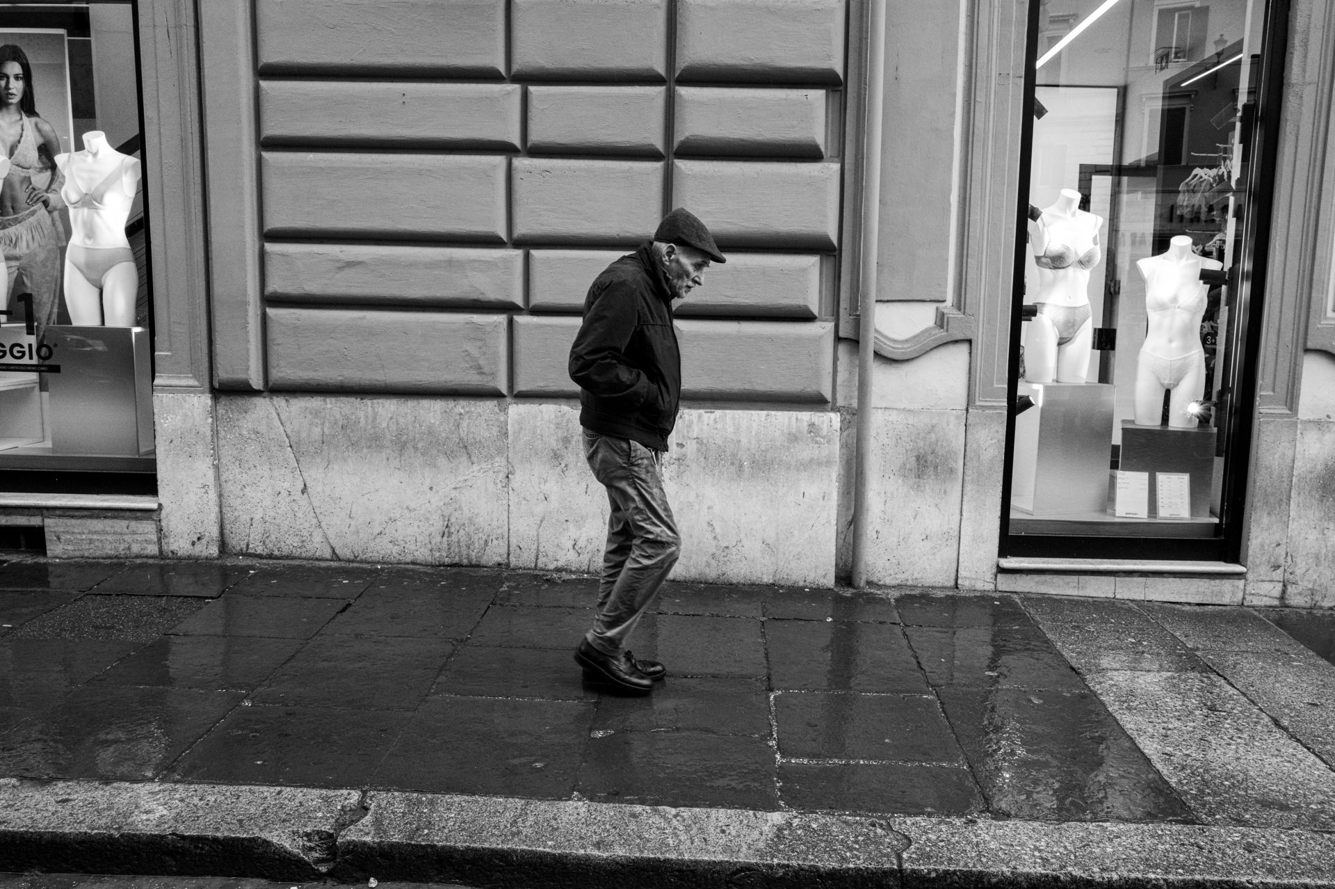 Racconti visivi di strada e quotidianità. Fotografia che osserva, ascolta e restituisce emozioni vere.