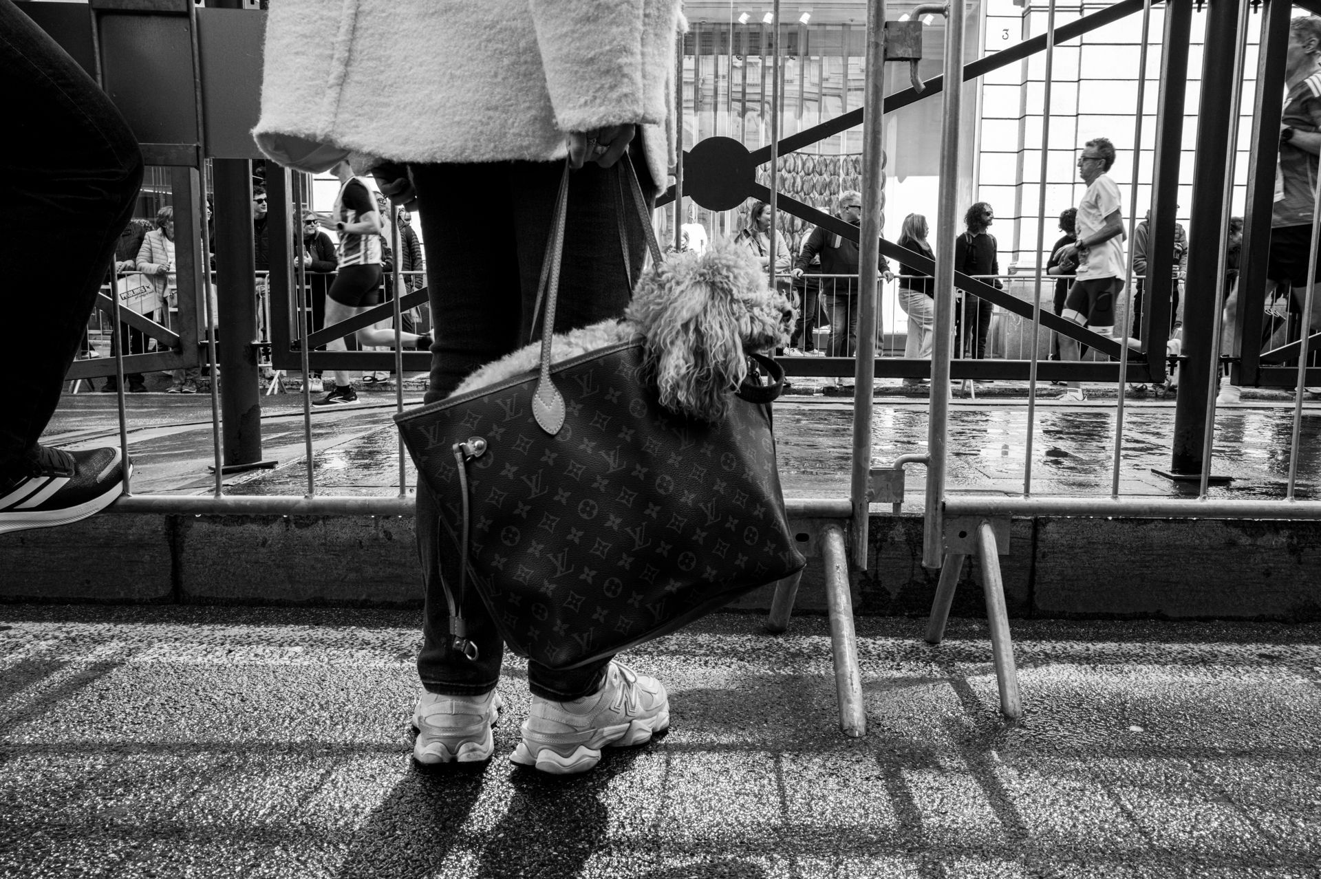 Racconti visivi di strada e quotidianità. Fotografia che osserva, ascolta e restituisce emozioni vere.