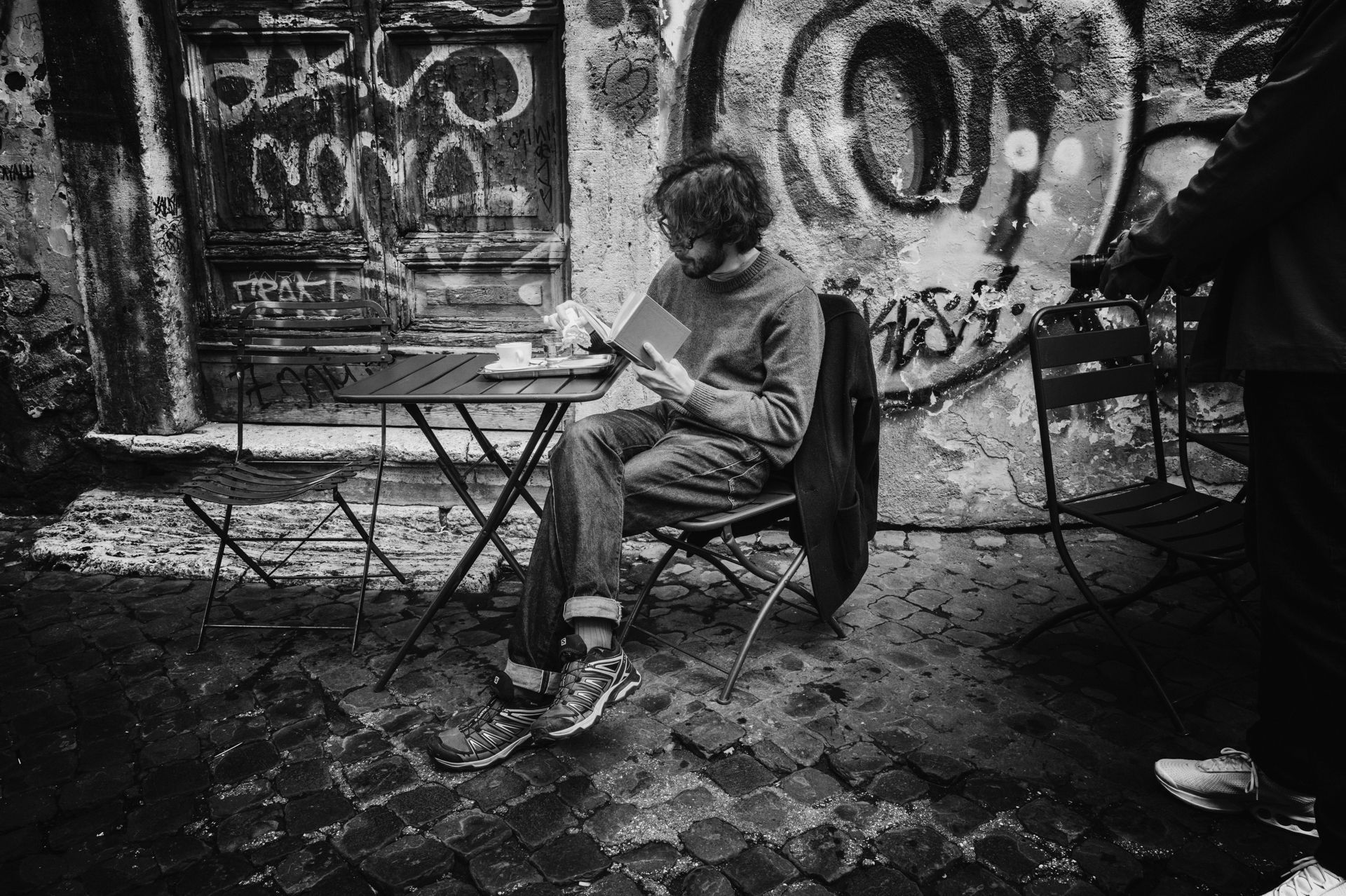 Racconti visivi di strada e quotidianità. Fotografia che osserva, ascolta e restituisce emozioni vere.