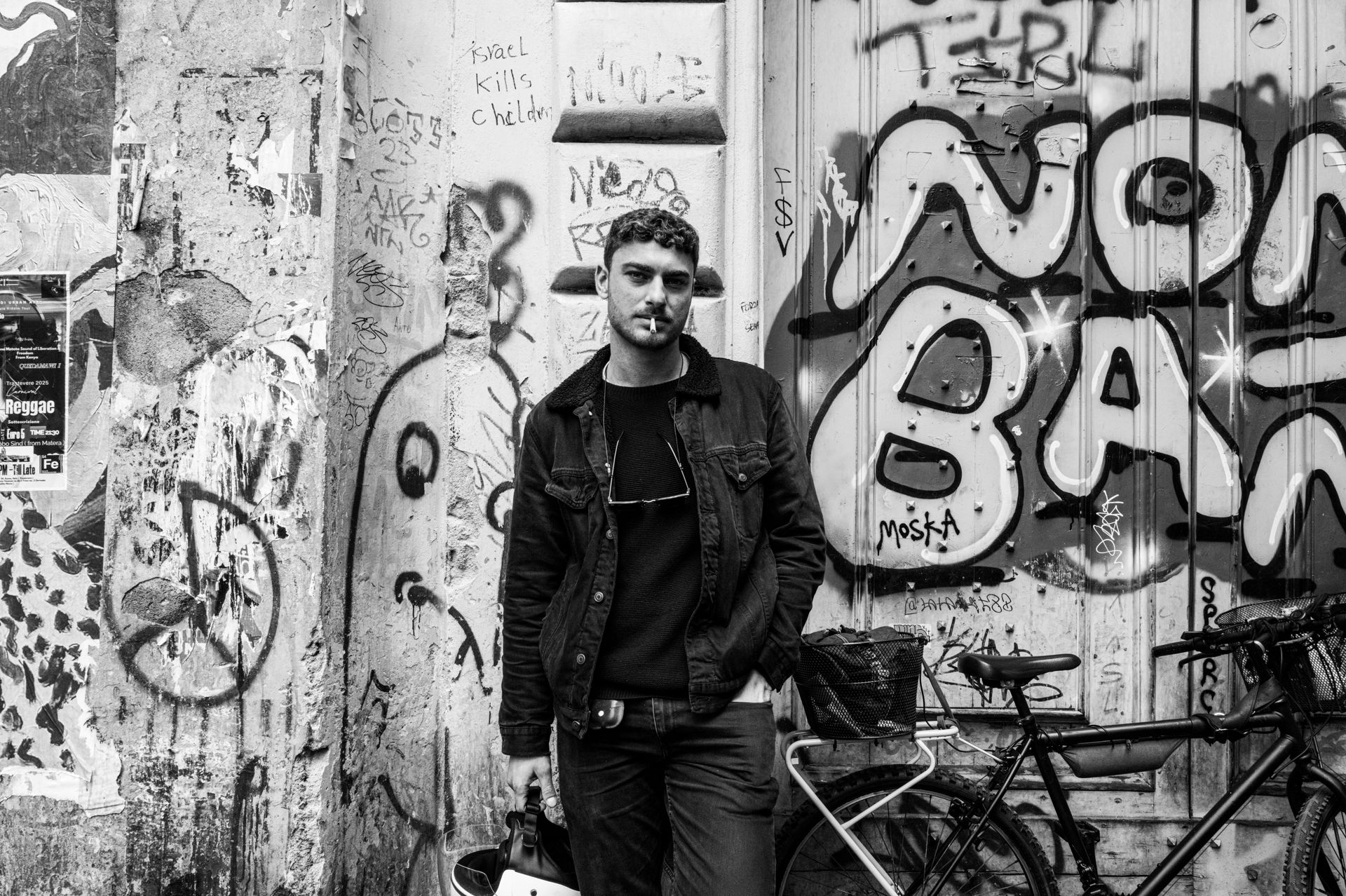 Racconti visivi di strada e quotidianità. Fotografia che osserva, ascolta e restituisce emozioni vere.