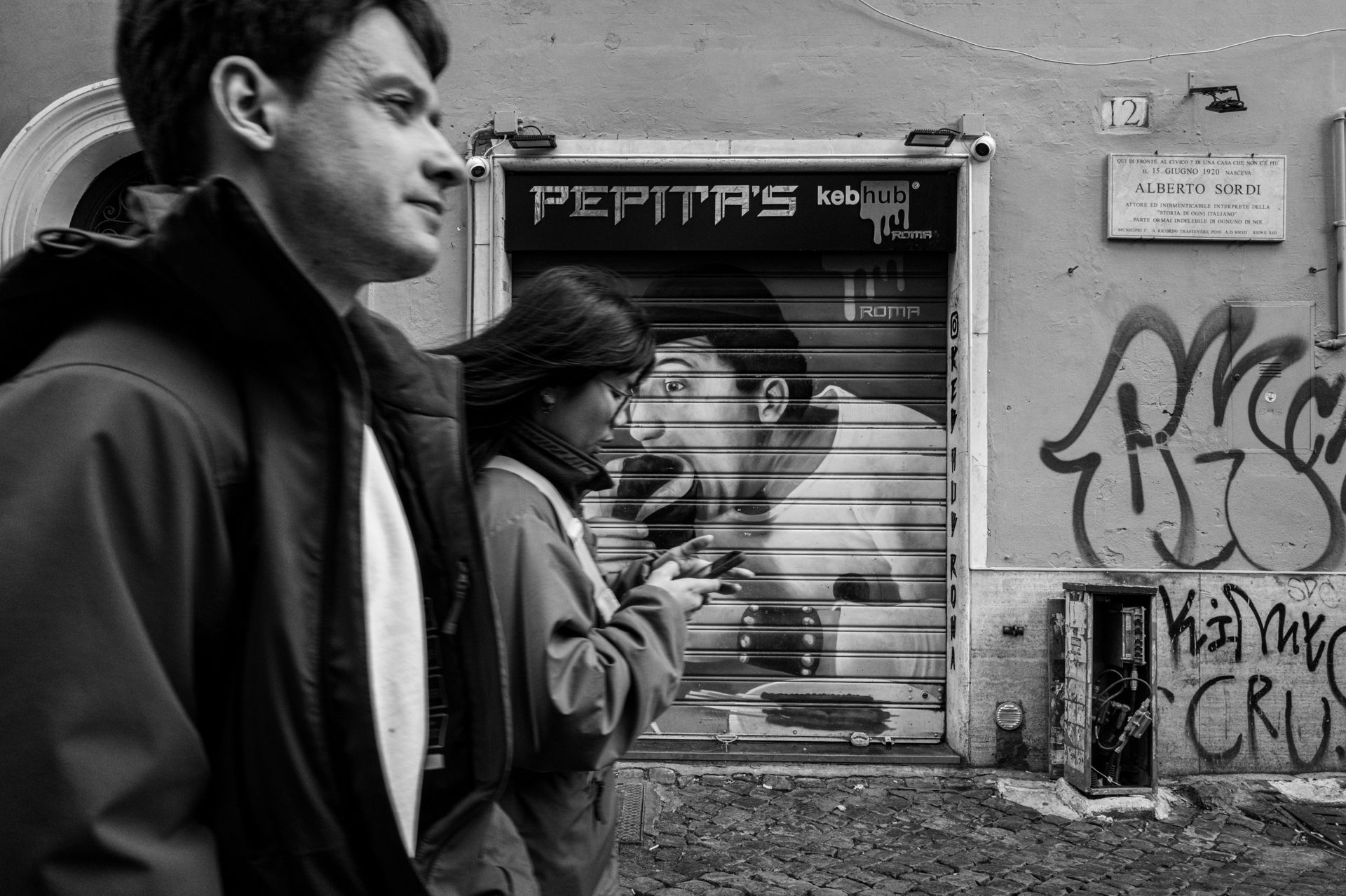 Racconti visivi di strada e quotidianità. Fotografia che osserva, ascolta e restituisce emozioni vere.