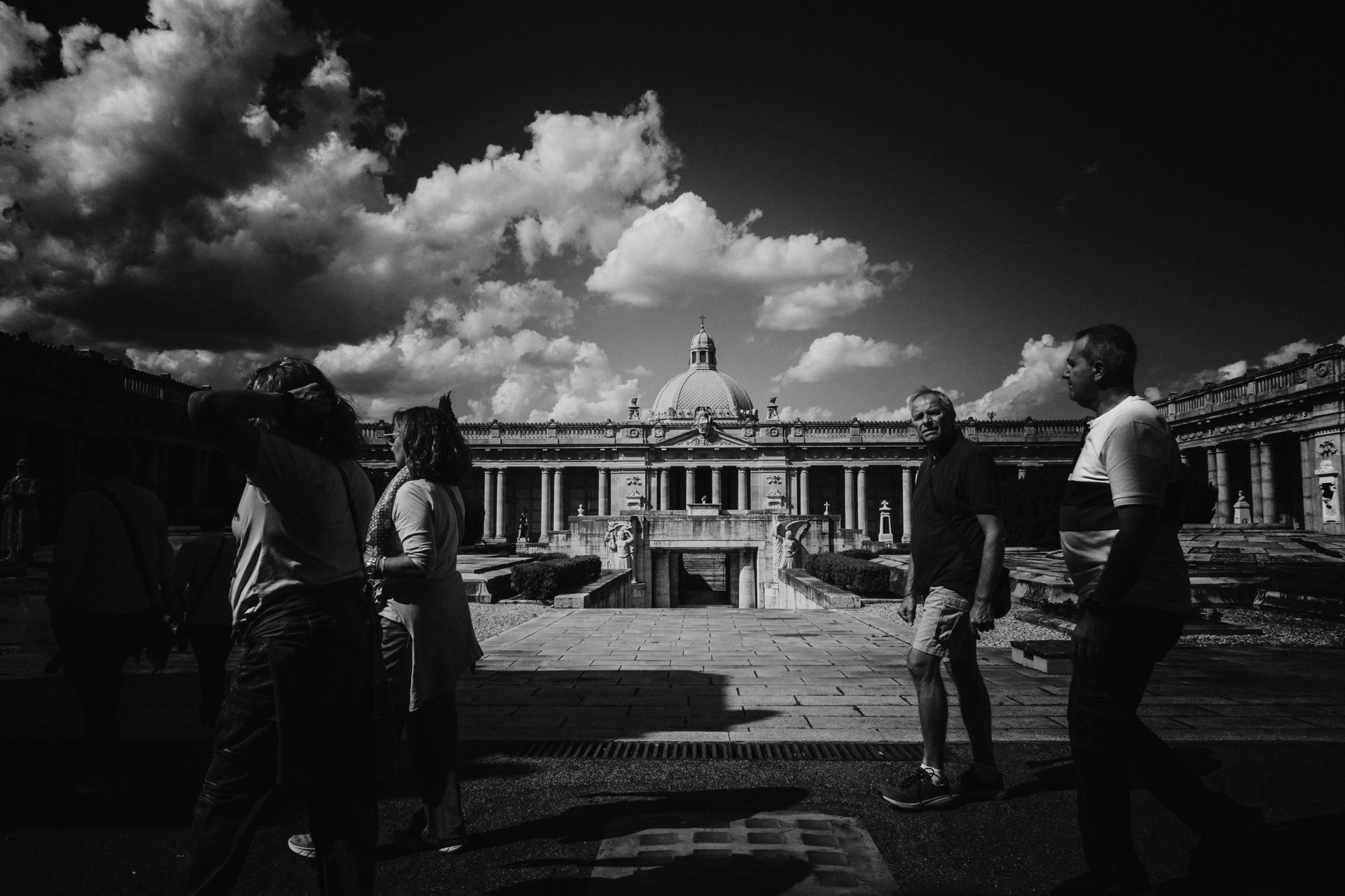 Racconti visivi di strada e quotidianità. Fotografia che osserva, ascolta e restituisce emozioni vere.