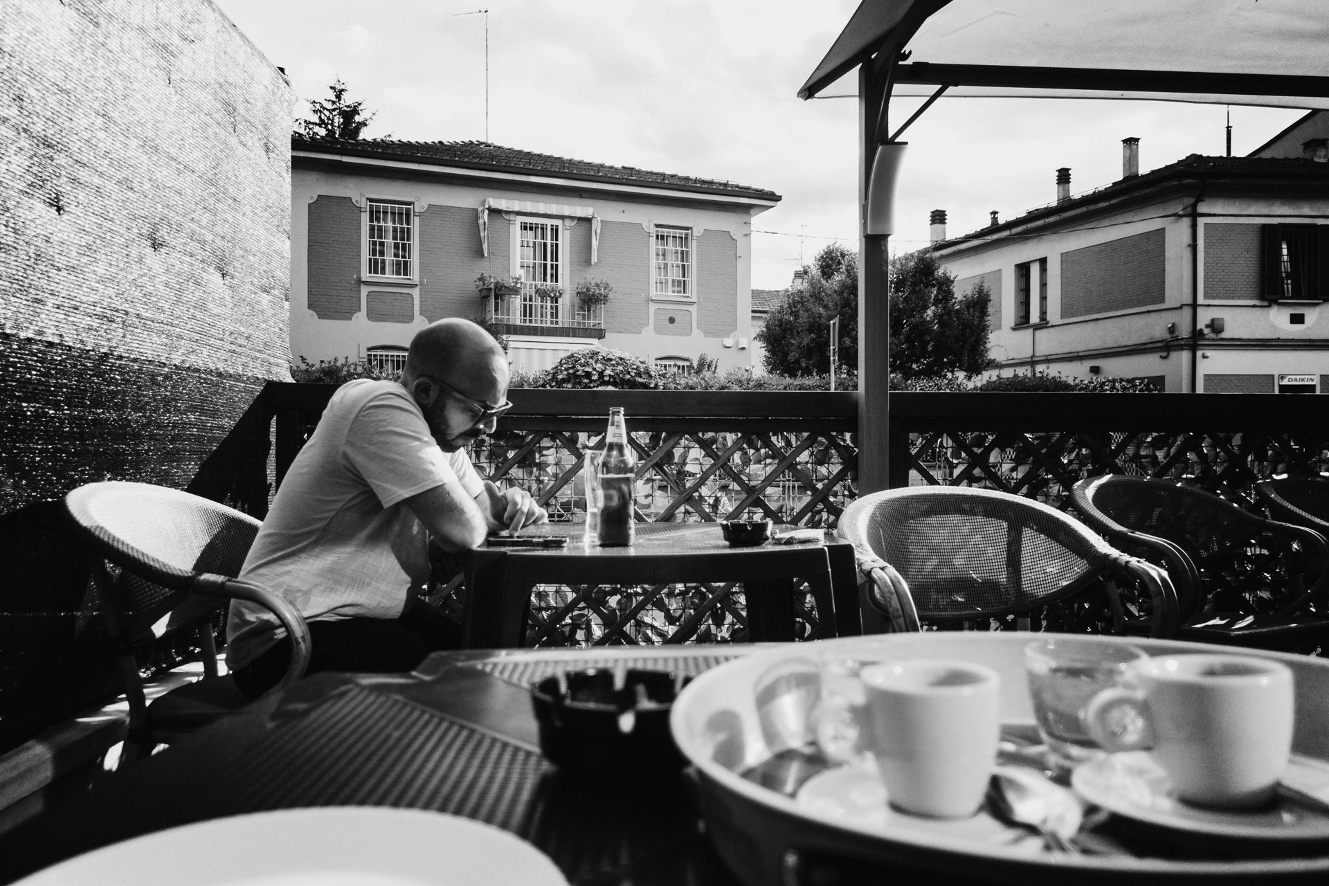 Racconti visivi di strada e quotidianità. Fotografia che osserva, ascolta e restituisce emozioni vere.