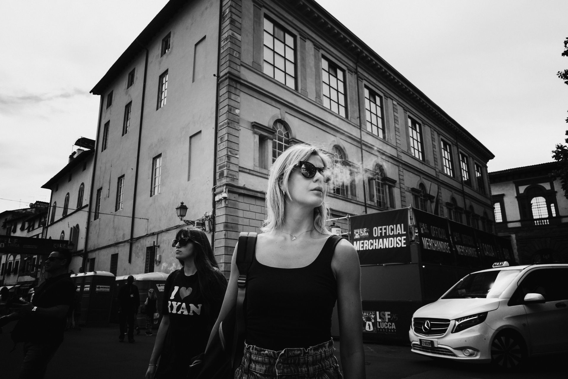 Racconti visivi di strada e quotidianità. Fotografia che osserva, ascolta e restituisce emozioni vere.