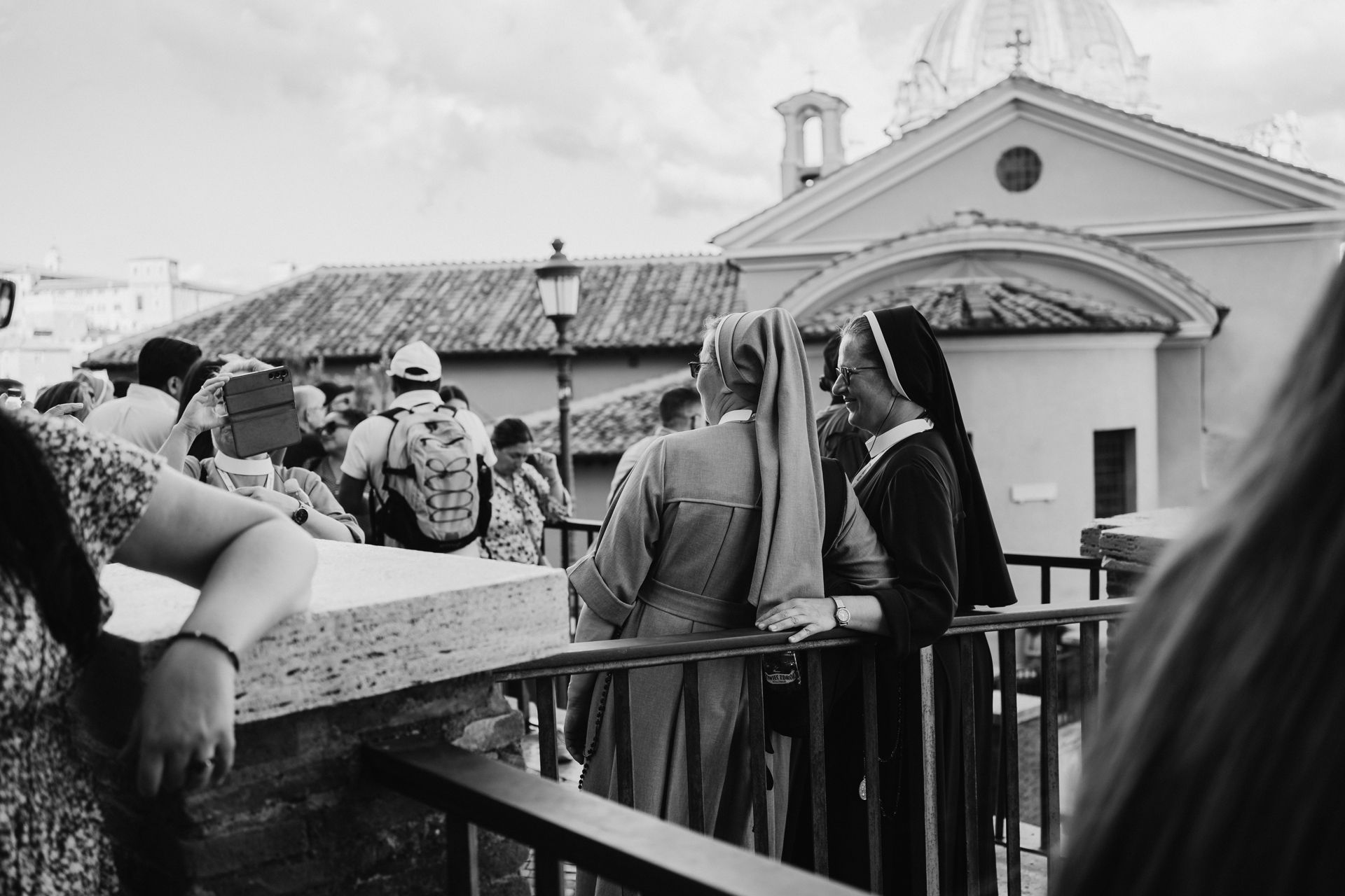 Racconti visivi di strada e quotidianità. Fotografia che osserva, ascolta e restituisce emozioni vere.
