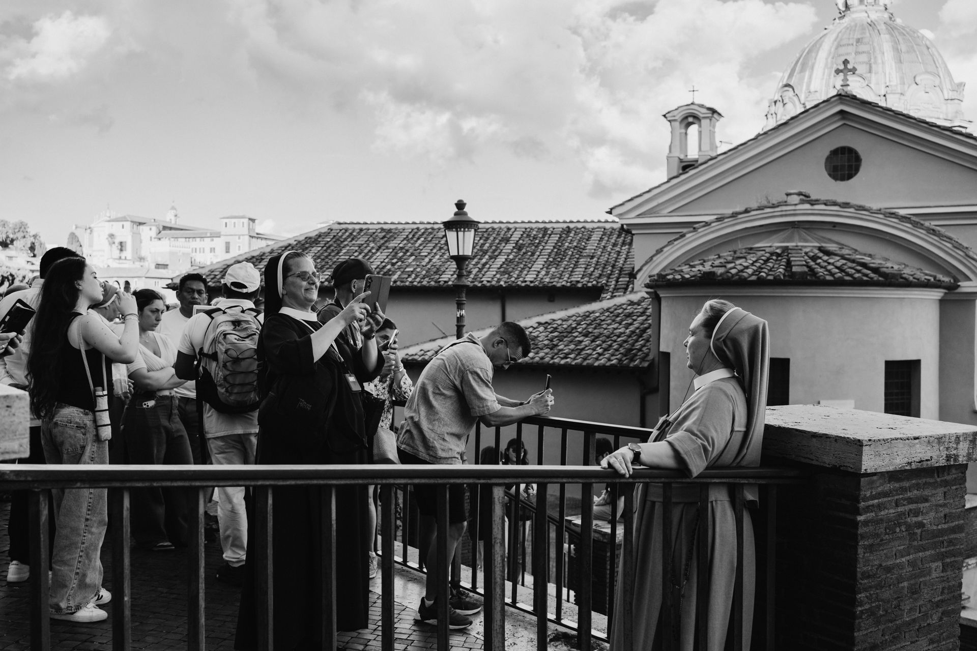 Racconti visivi di strada e quotidianità. Fotografia che osserva, ascolta e restituisce emozioni vere.