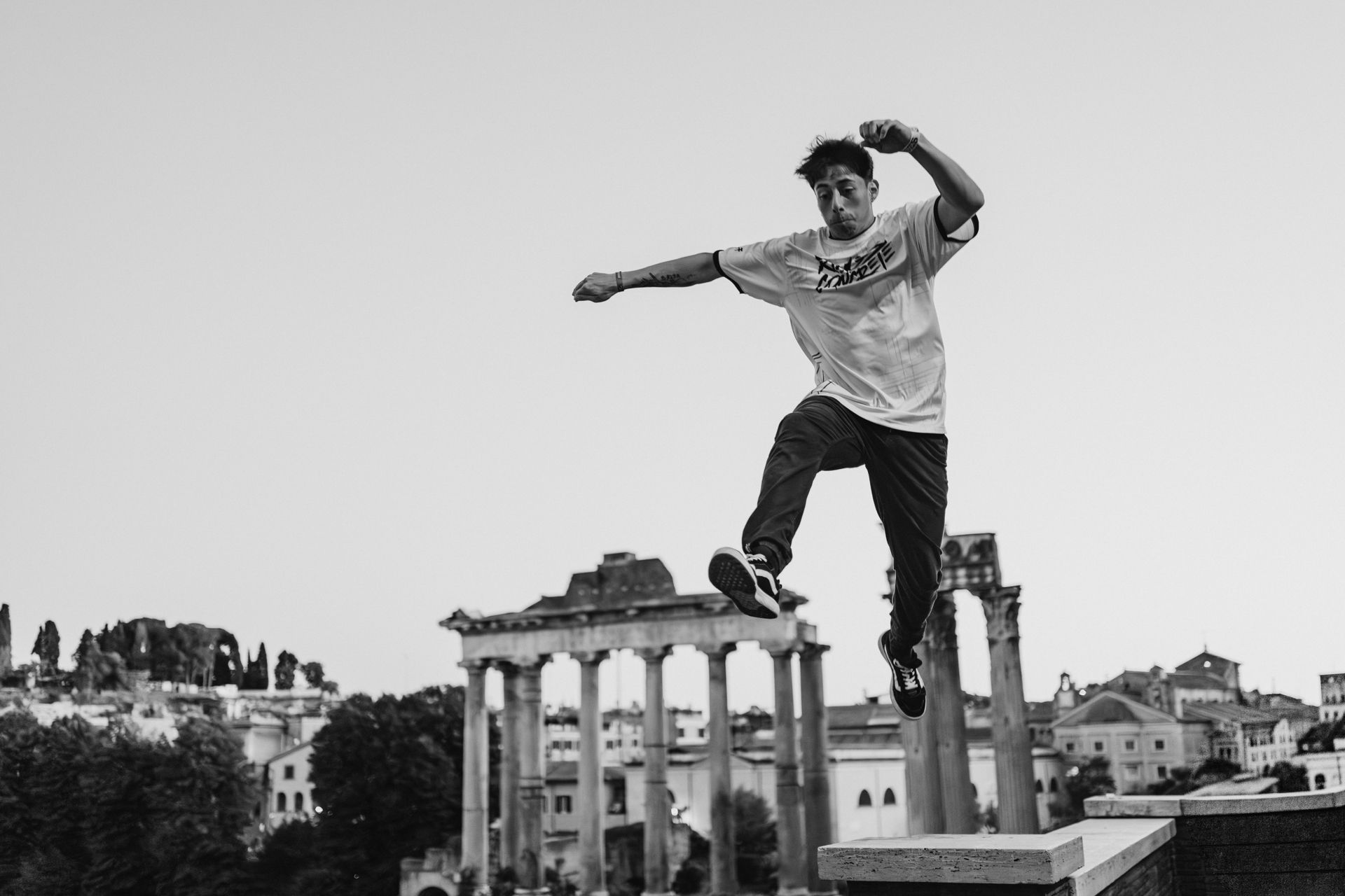 Racconti visivi di strada e quotidianità. Fotografia che osserva, ascolta e restituisce emozioni vere.