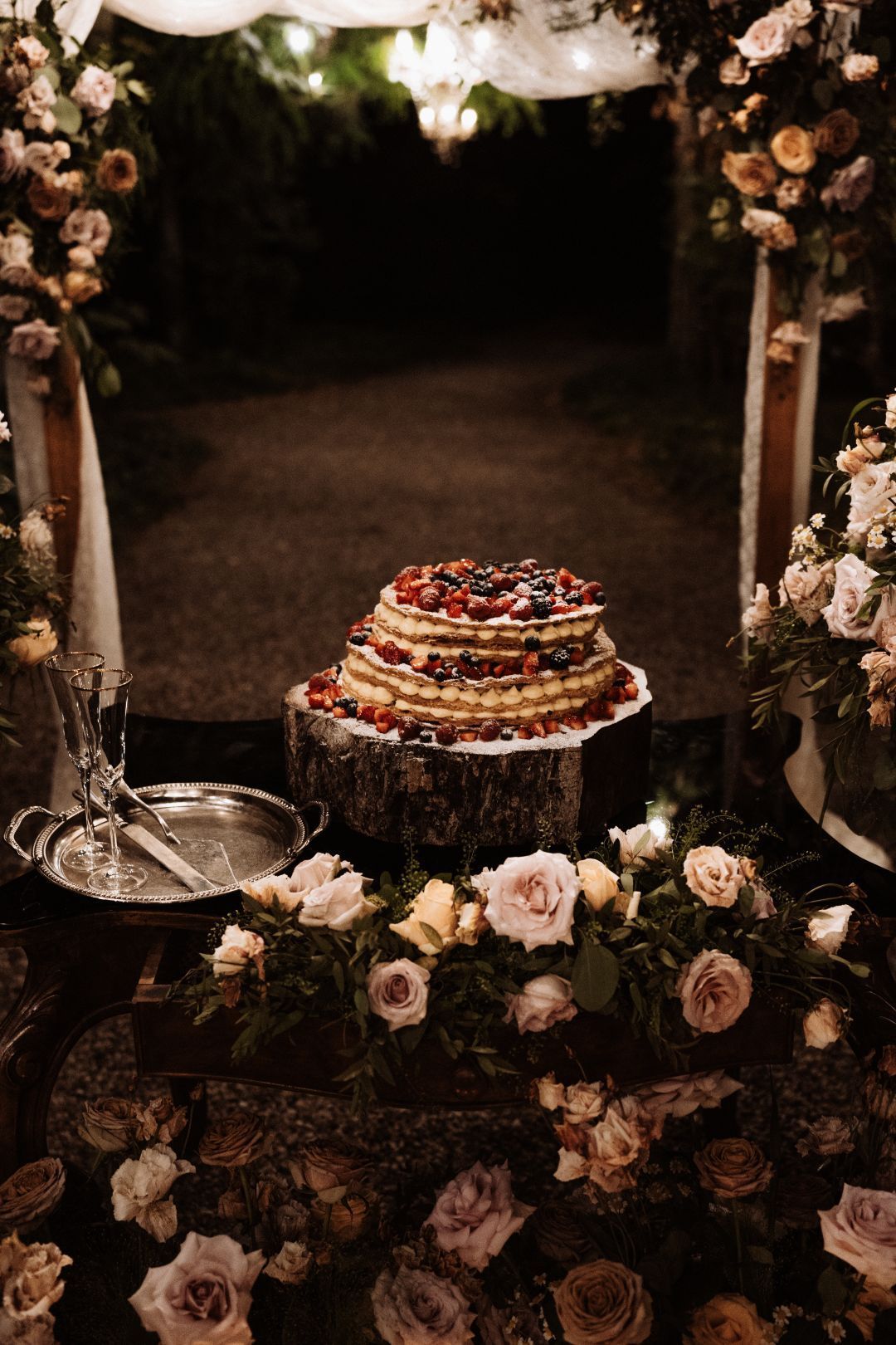 Il taglio torta solo con le candele: romanticissimo… ma davvero impossibile da fotografare