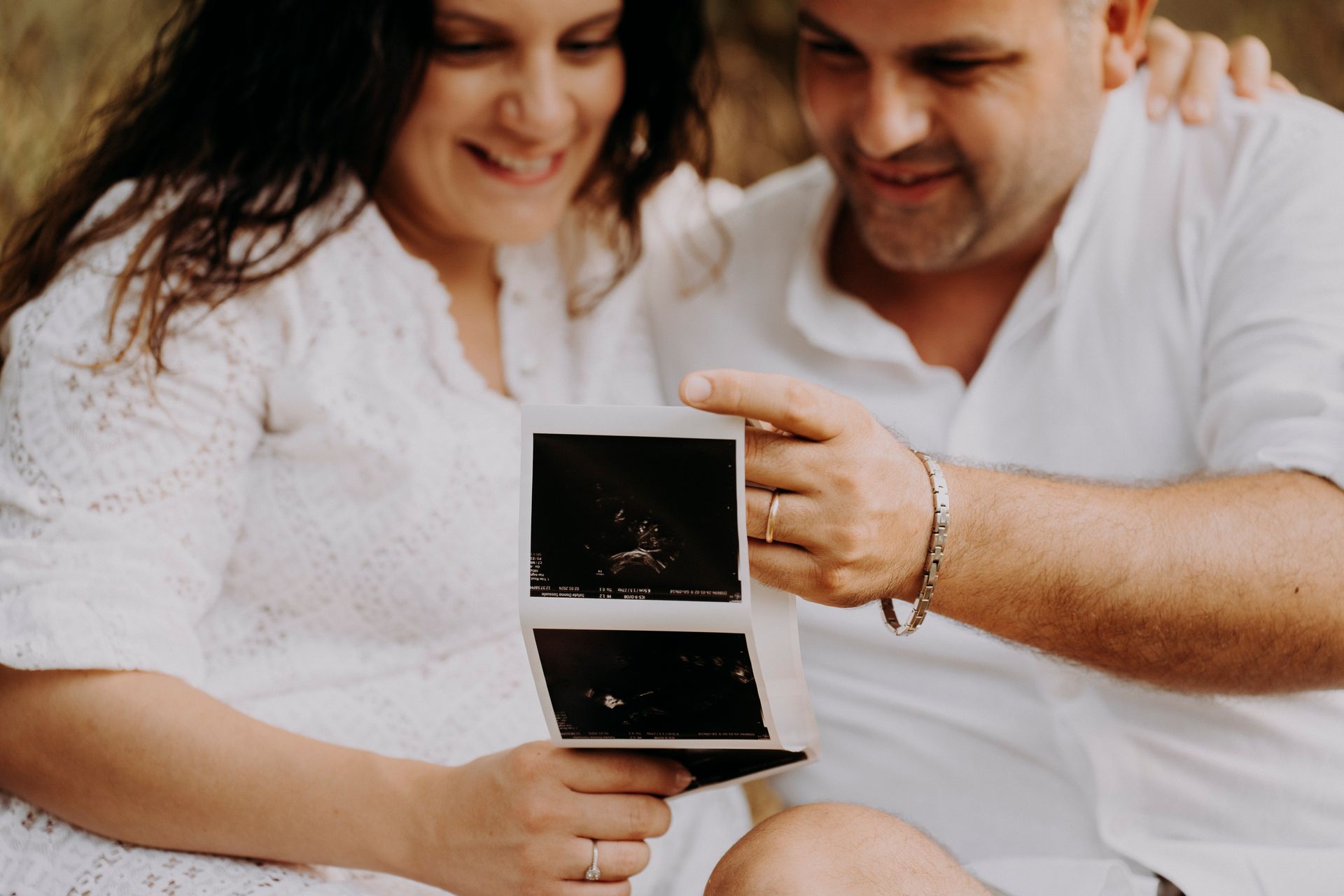 Servizio fotografico di famiglia e gravidanza in Italia. Stile naturale, reportage autentico.