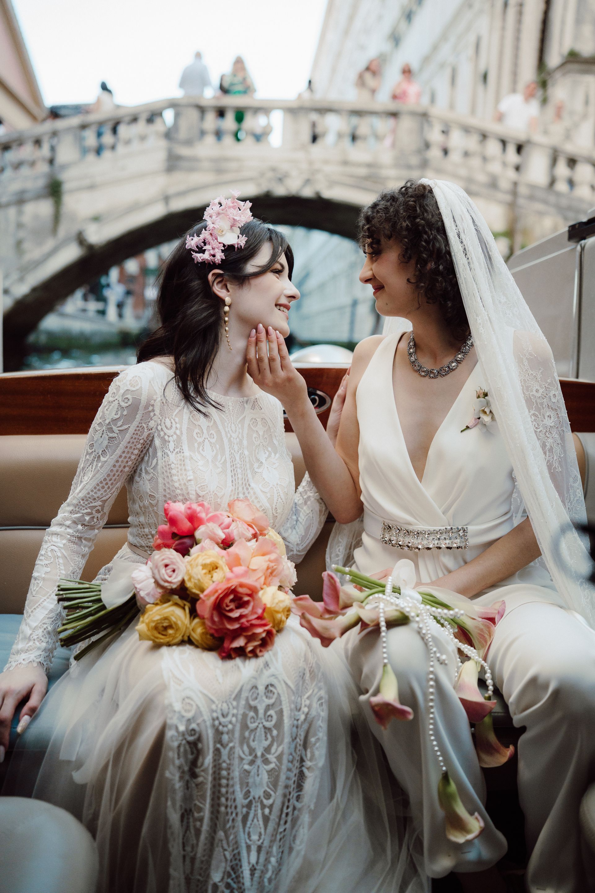 Reportage autentico per matrimoni intimi ed elopement. Fotografia naturale, discreta e senza pose.