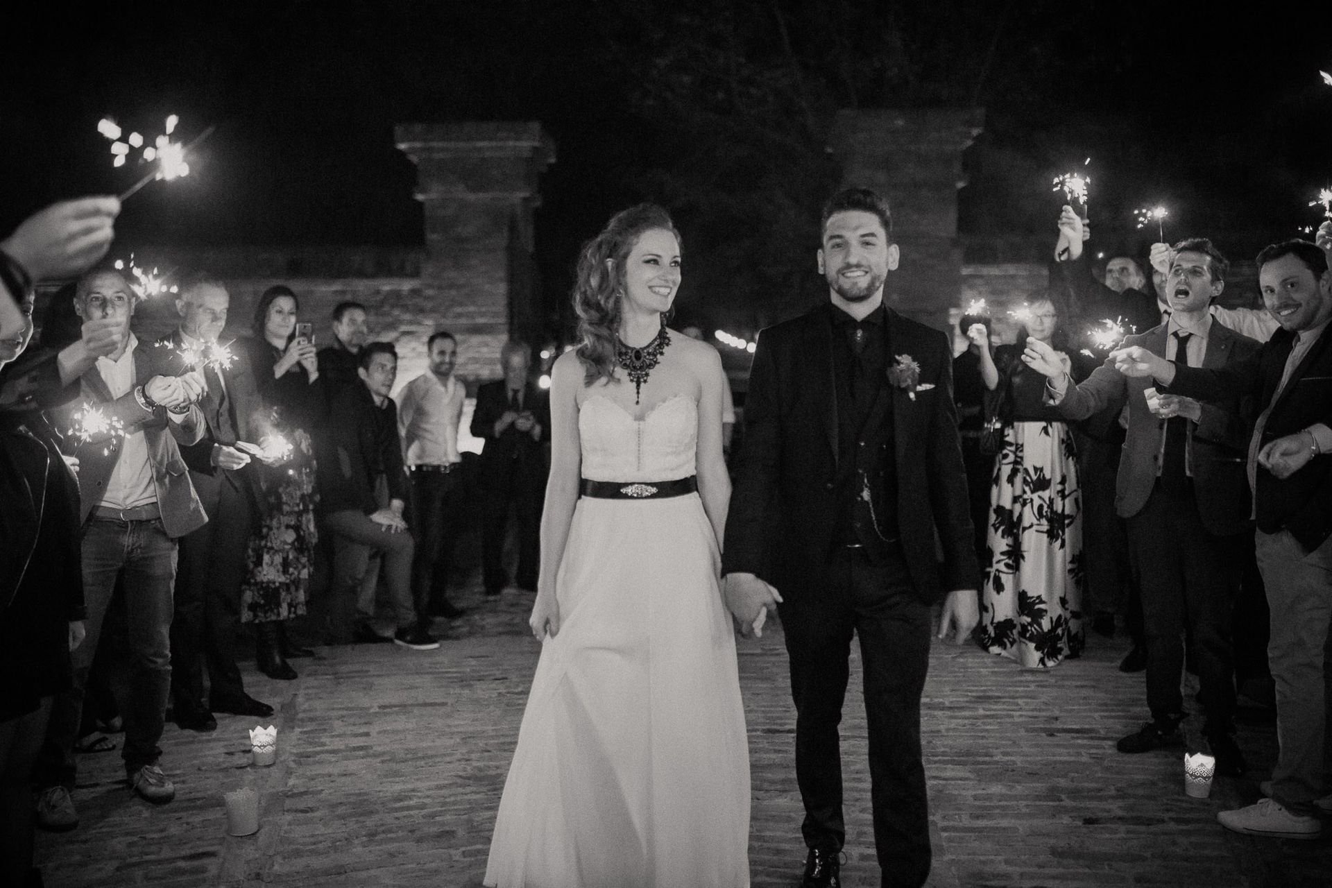 Il taglio torta solo con le candele: romanticissimo… ma davvero impossibile da fotografare