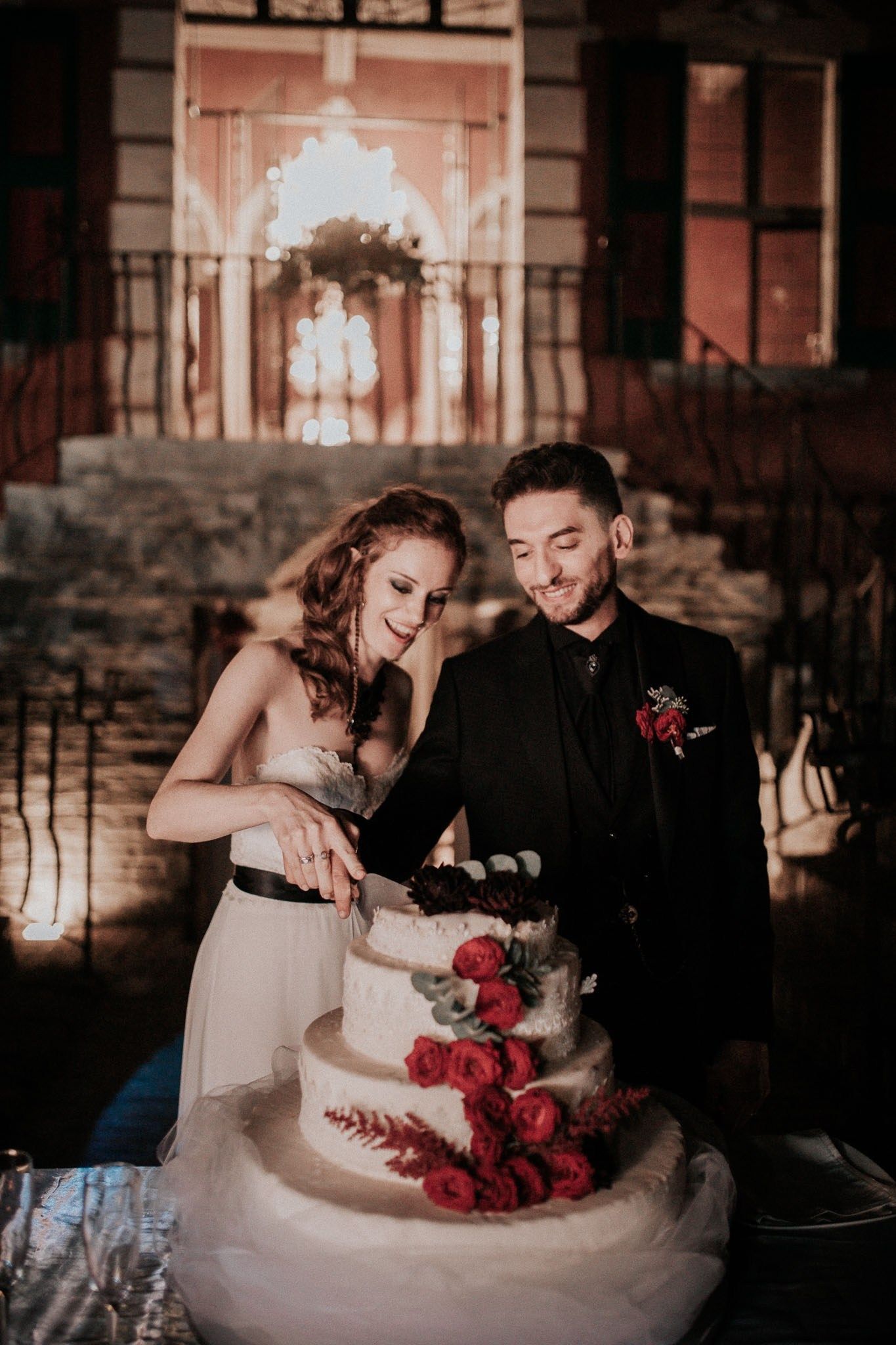 Il taglio torta solo con le candele: romanticissimo… ma davvero impossibile da fotografare